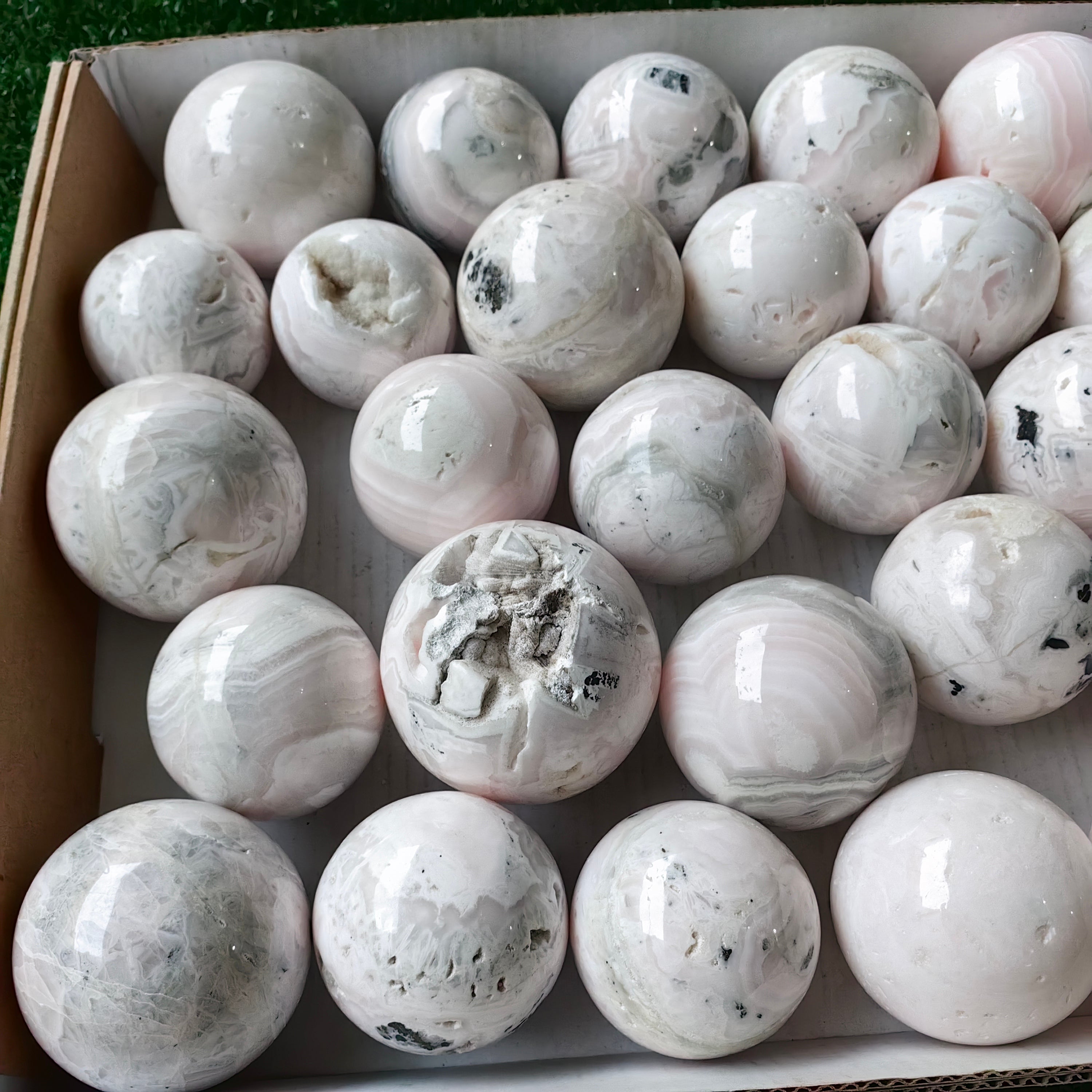 31 pc mangano calcite spheres
