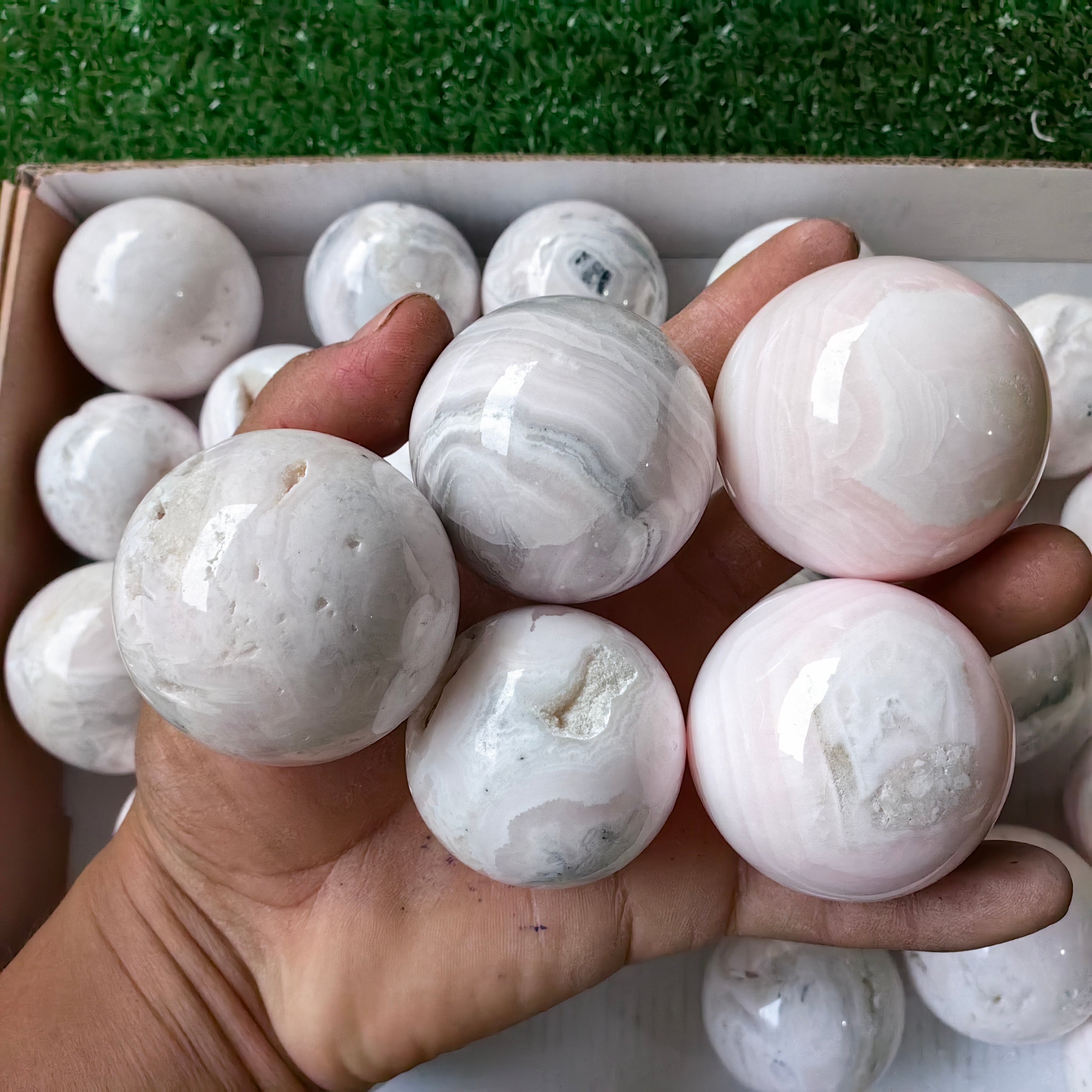 31 pc mangano calcite spheres