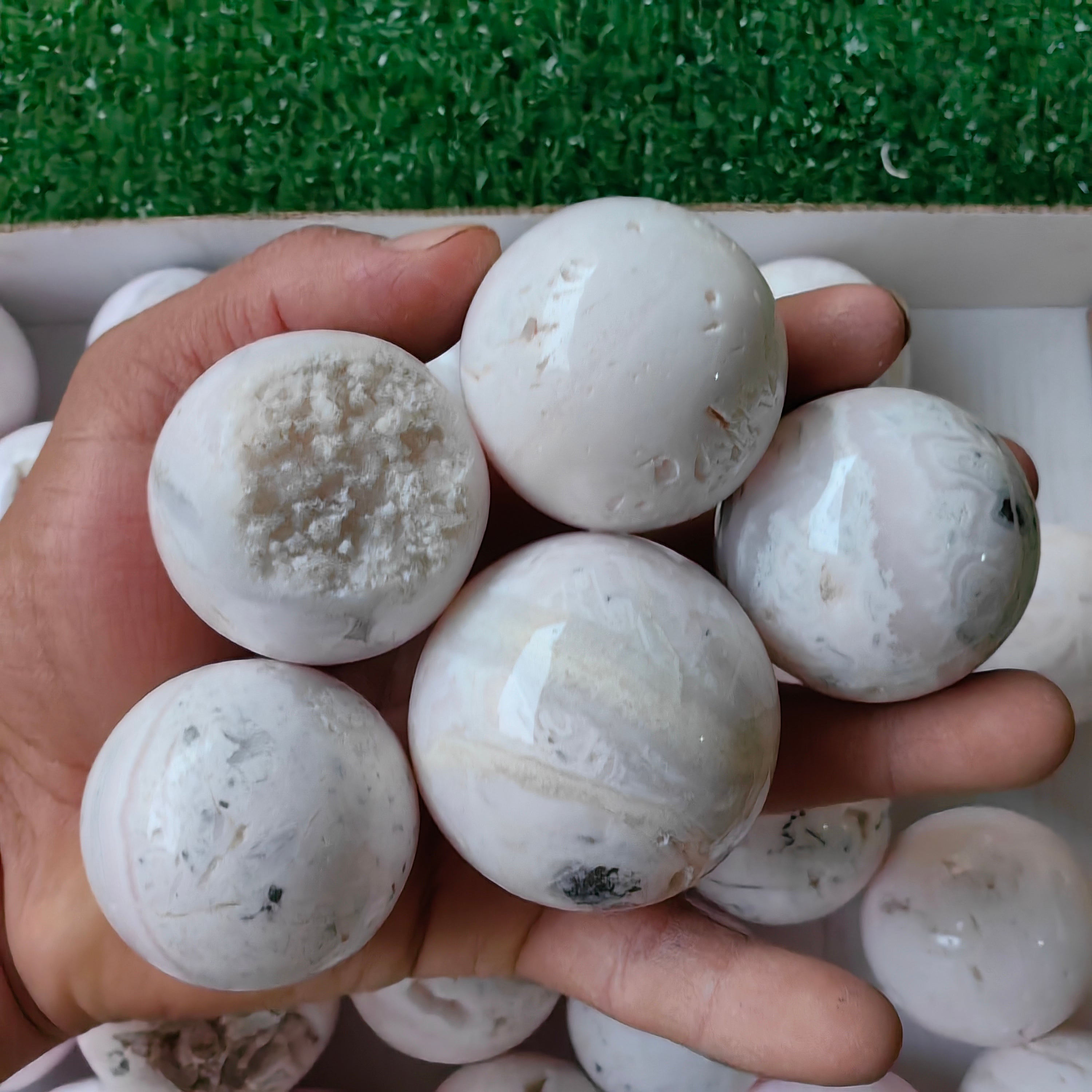31 pc mangano calcite spheres