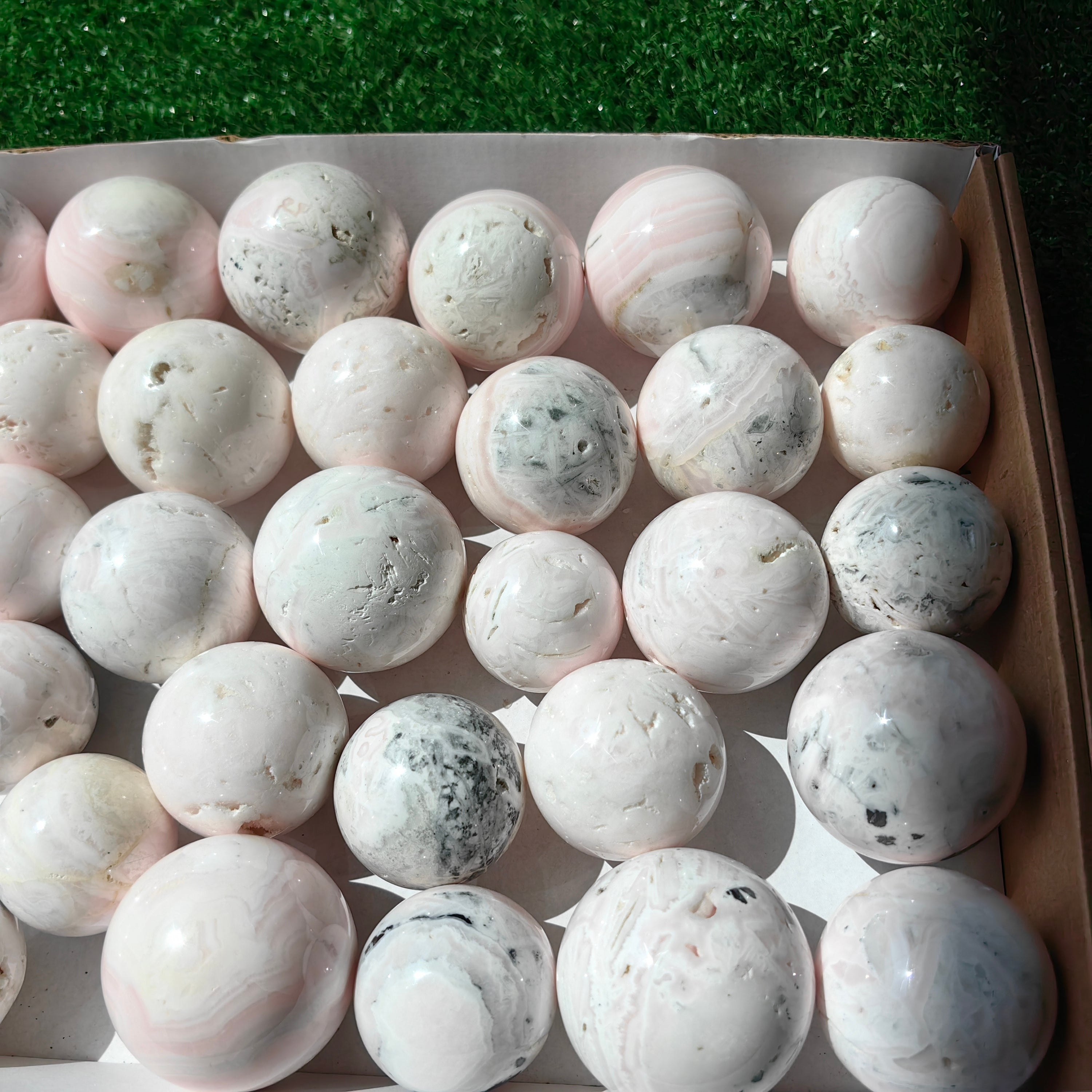 32 pc mangano calcite spheres
