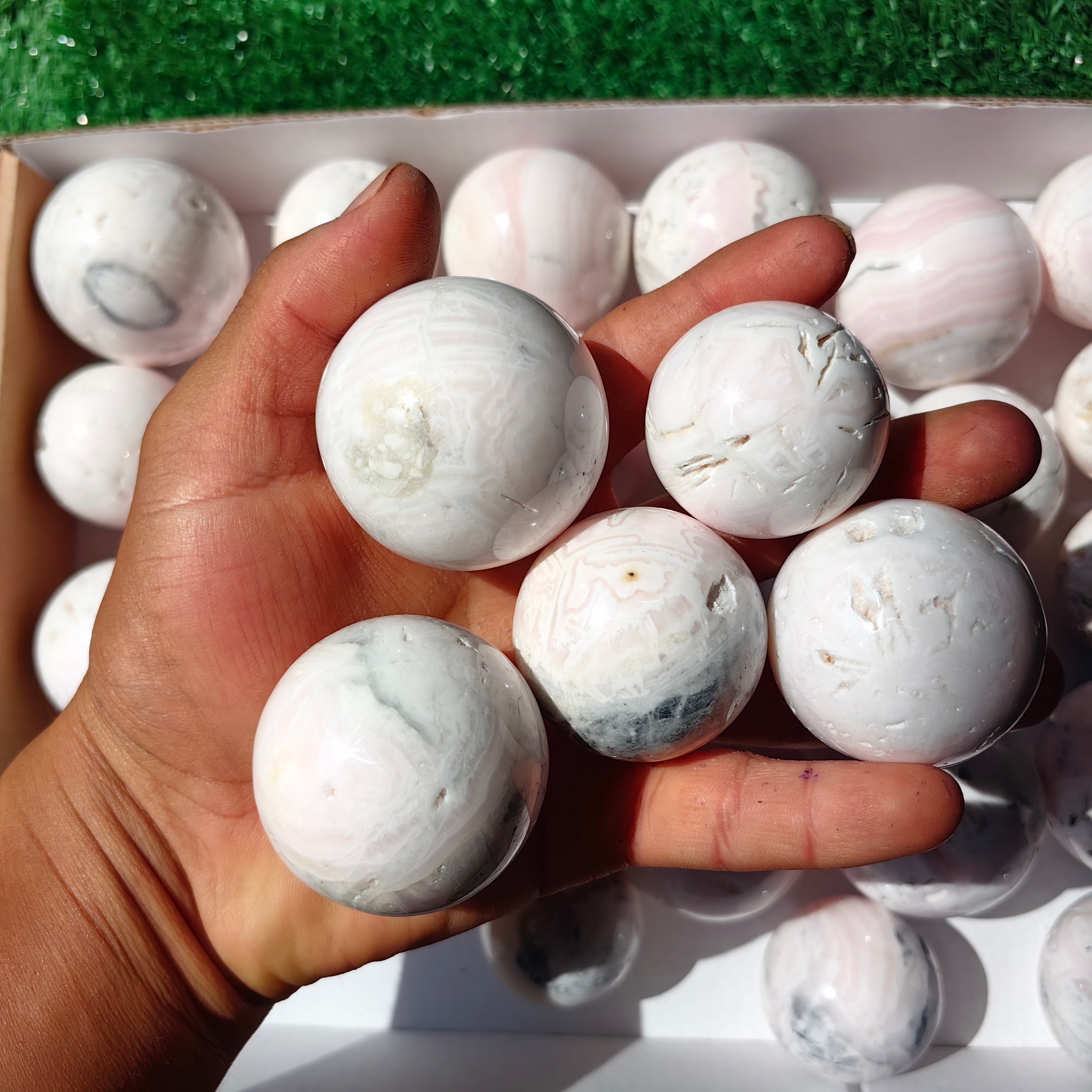 32 pc mangano calcite spheres