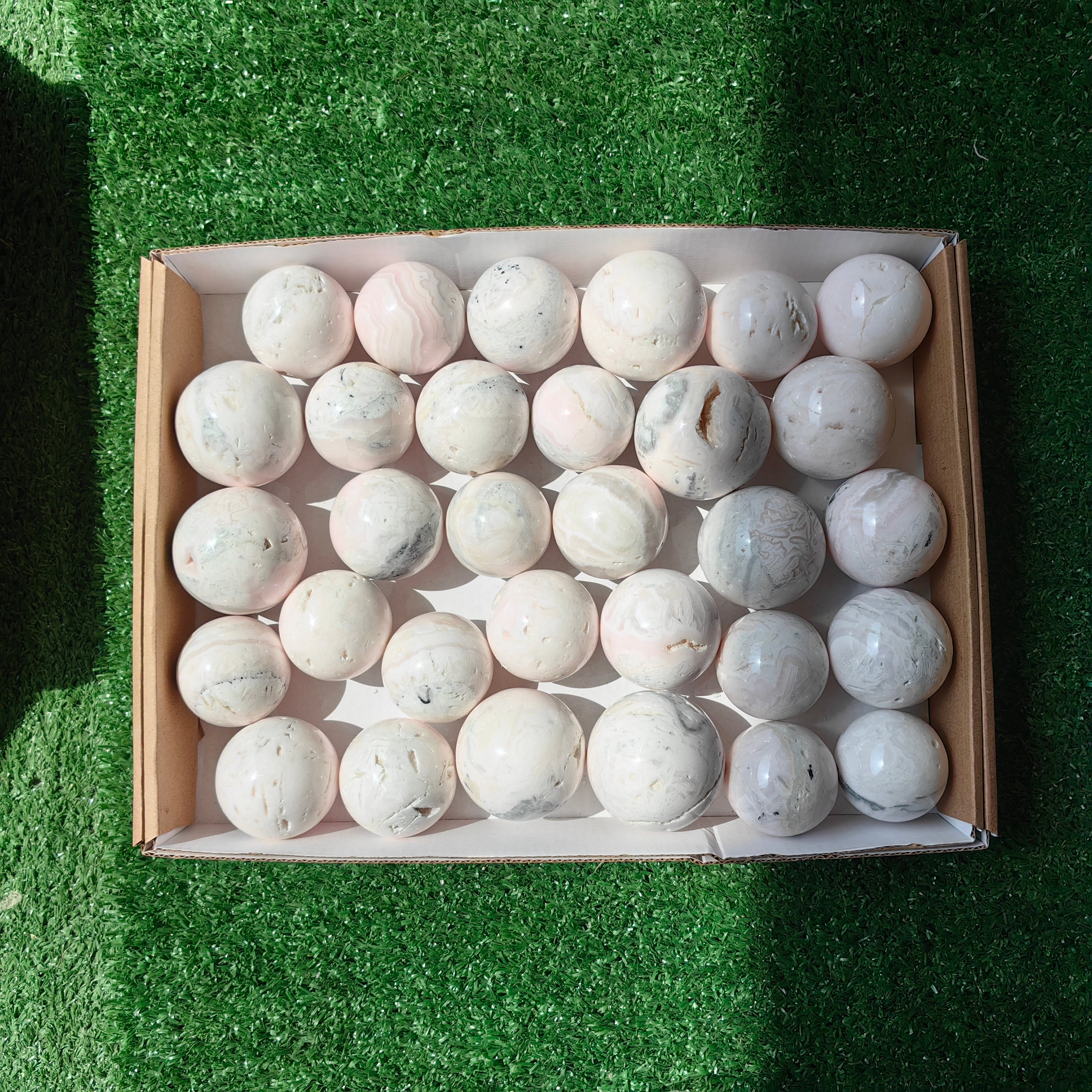 31 pc mangano calcite spheres