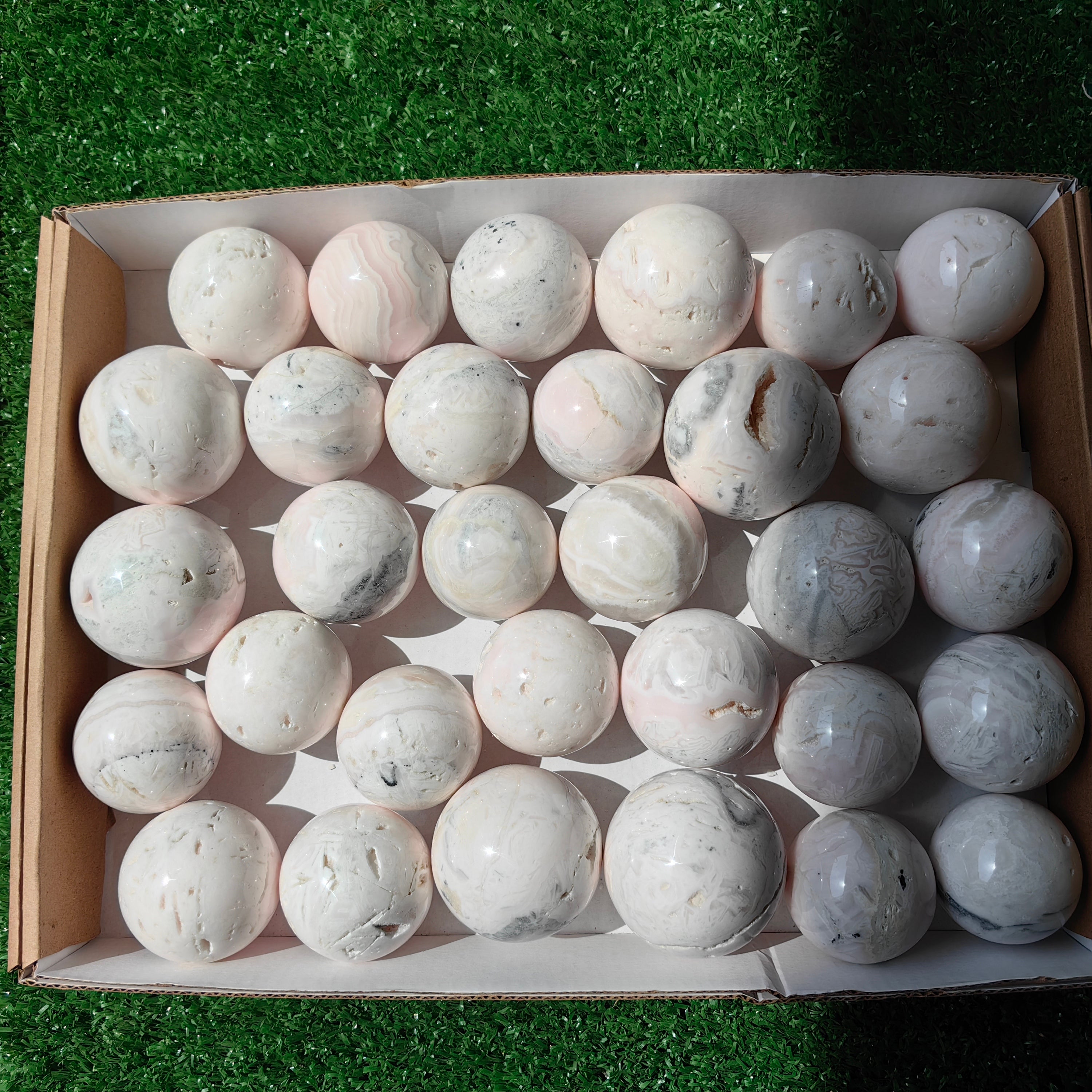 31 pc mangano calcite spheres
