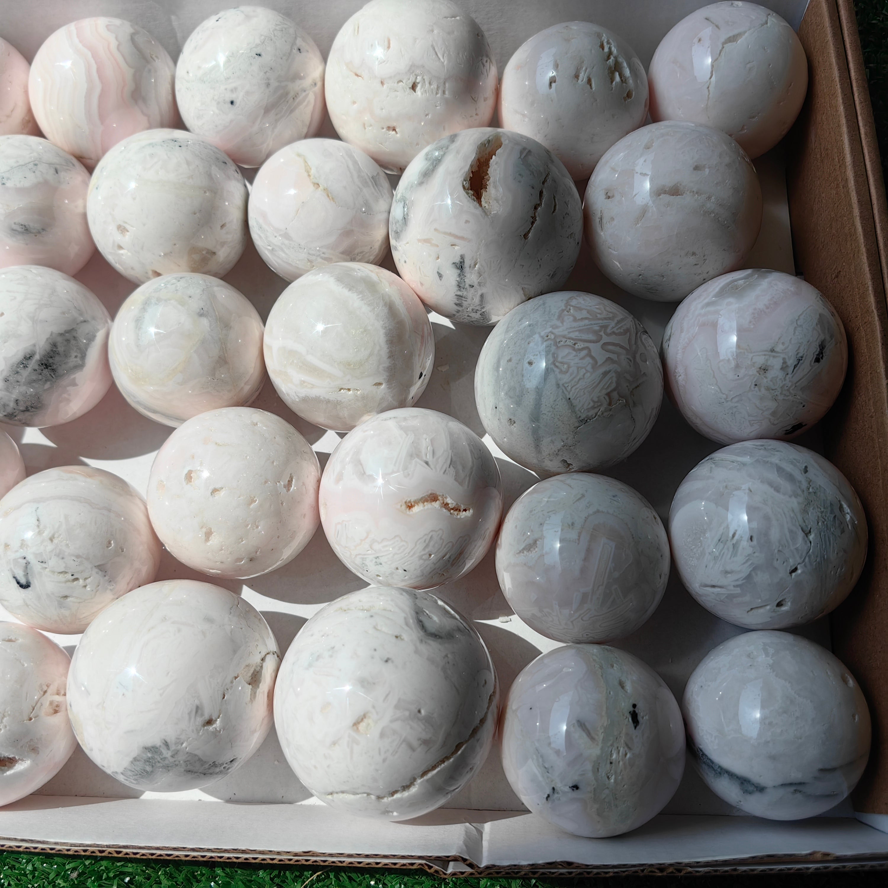 31 pc mangano calcite spheres