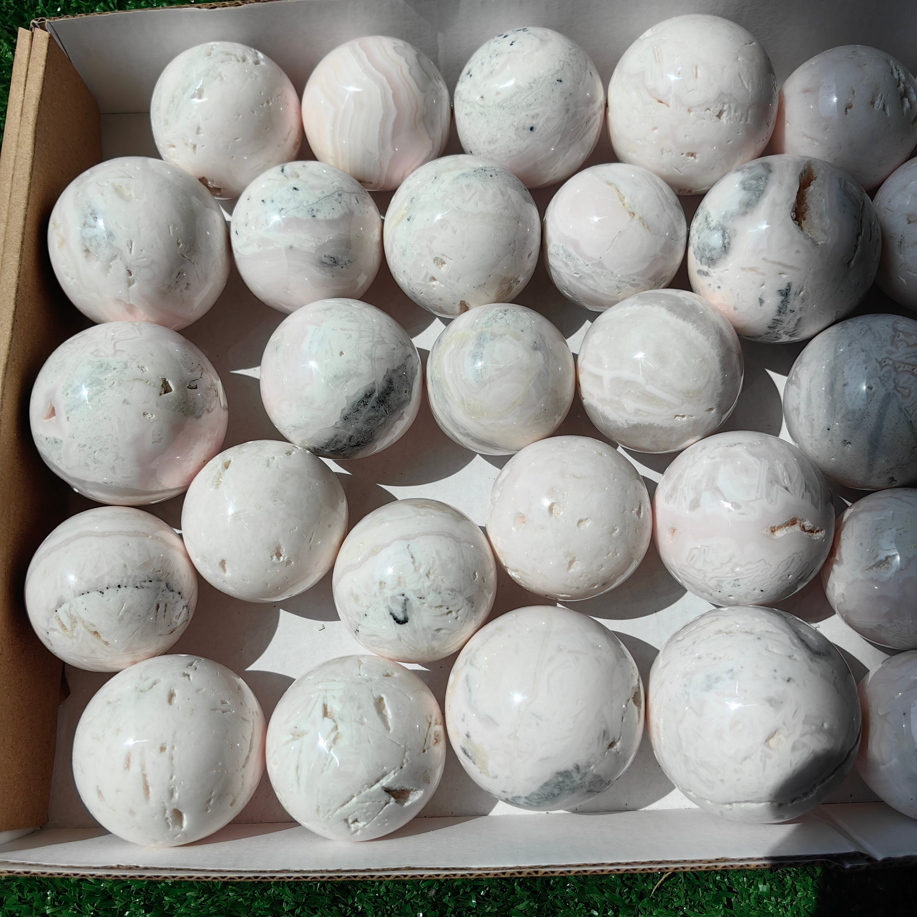 31 pc mangano calcite spheres