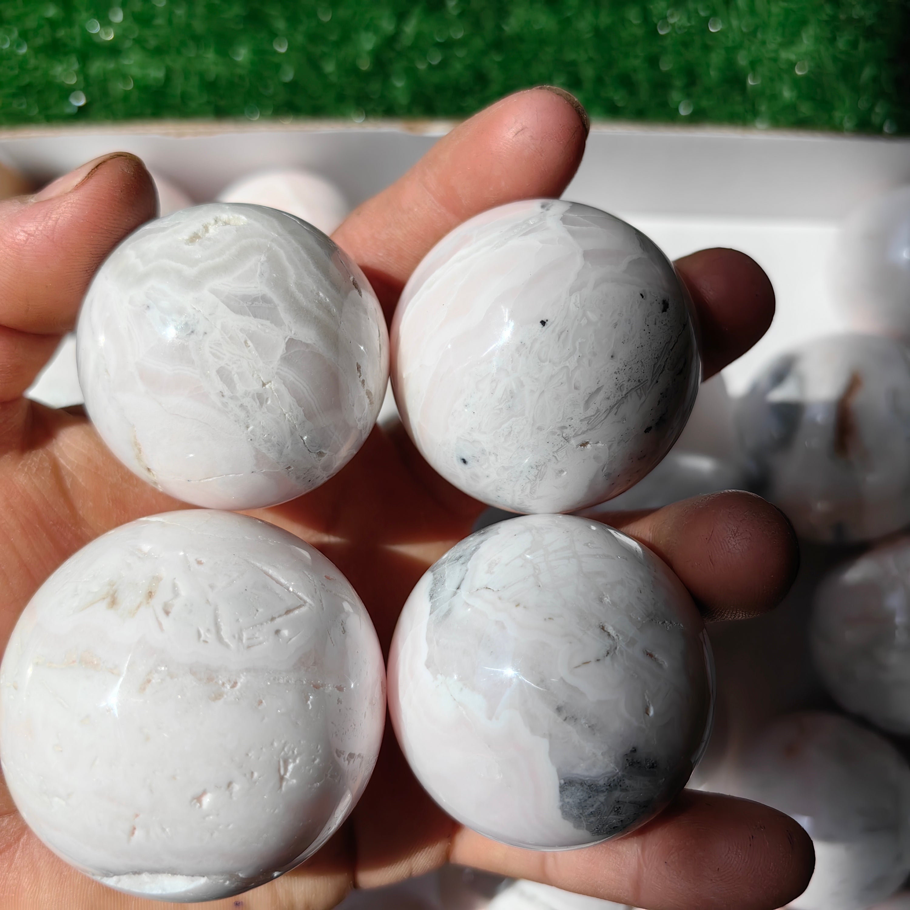 31 pc mangano calcite spheres