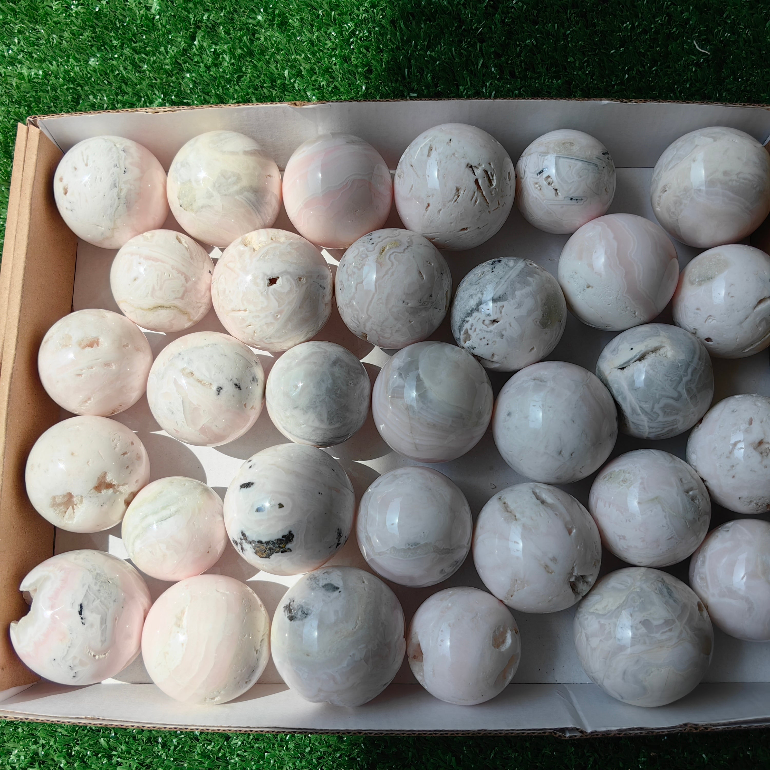 31 pc mangano calcite spheres