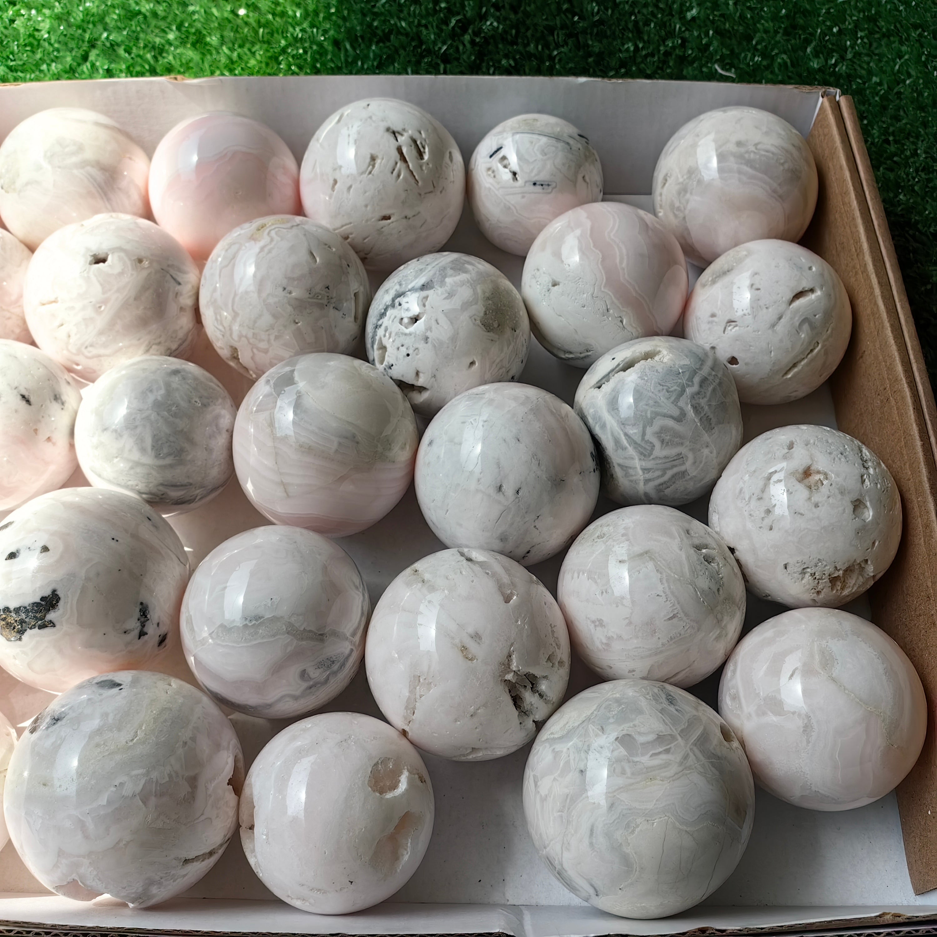 31 pc mangano calcite spheres