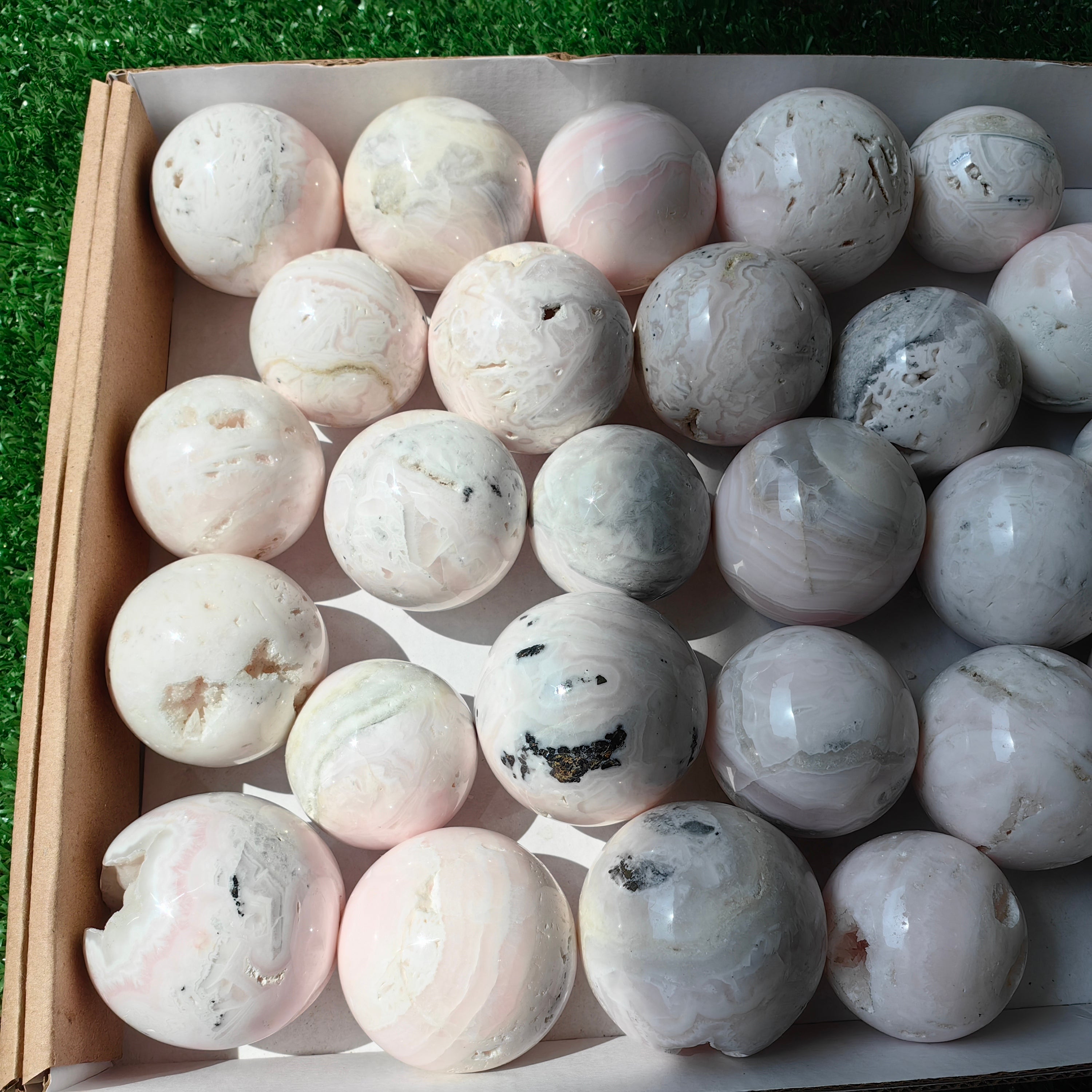 31 pc mangano calcite spheres