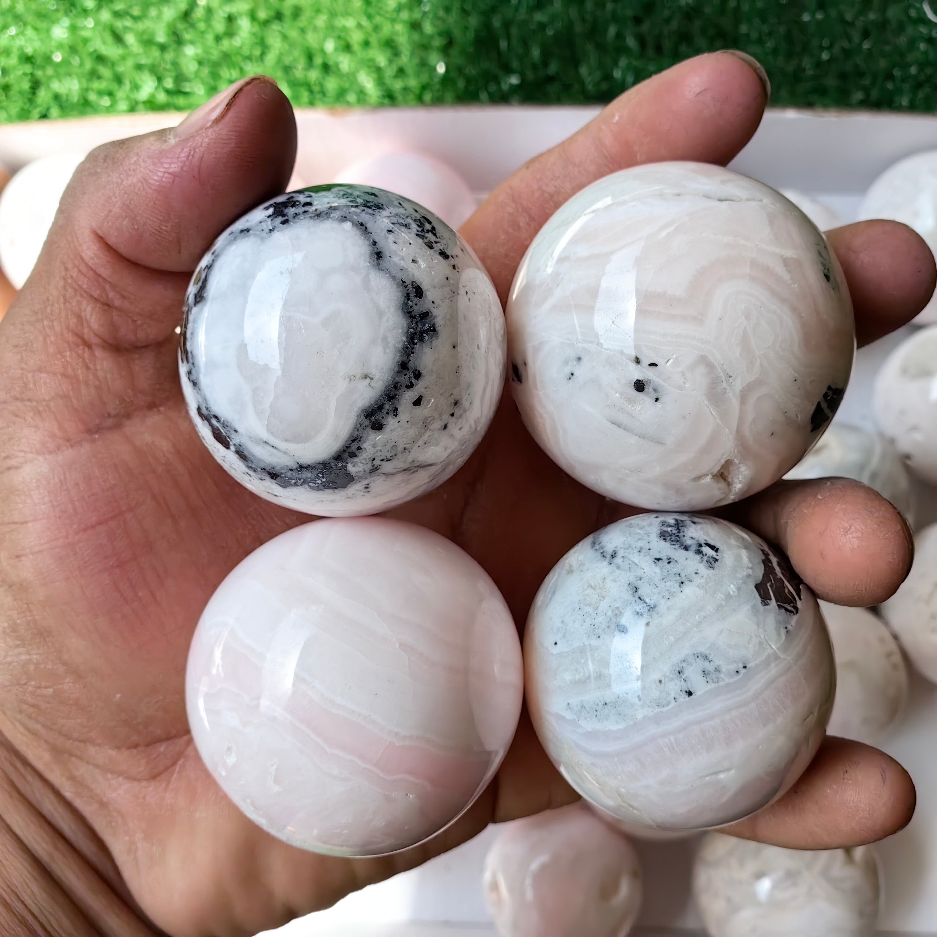 31 pc mangano calcite spheres