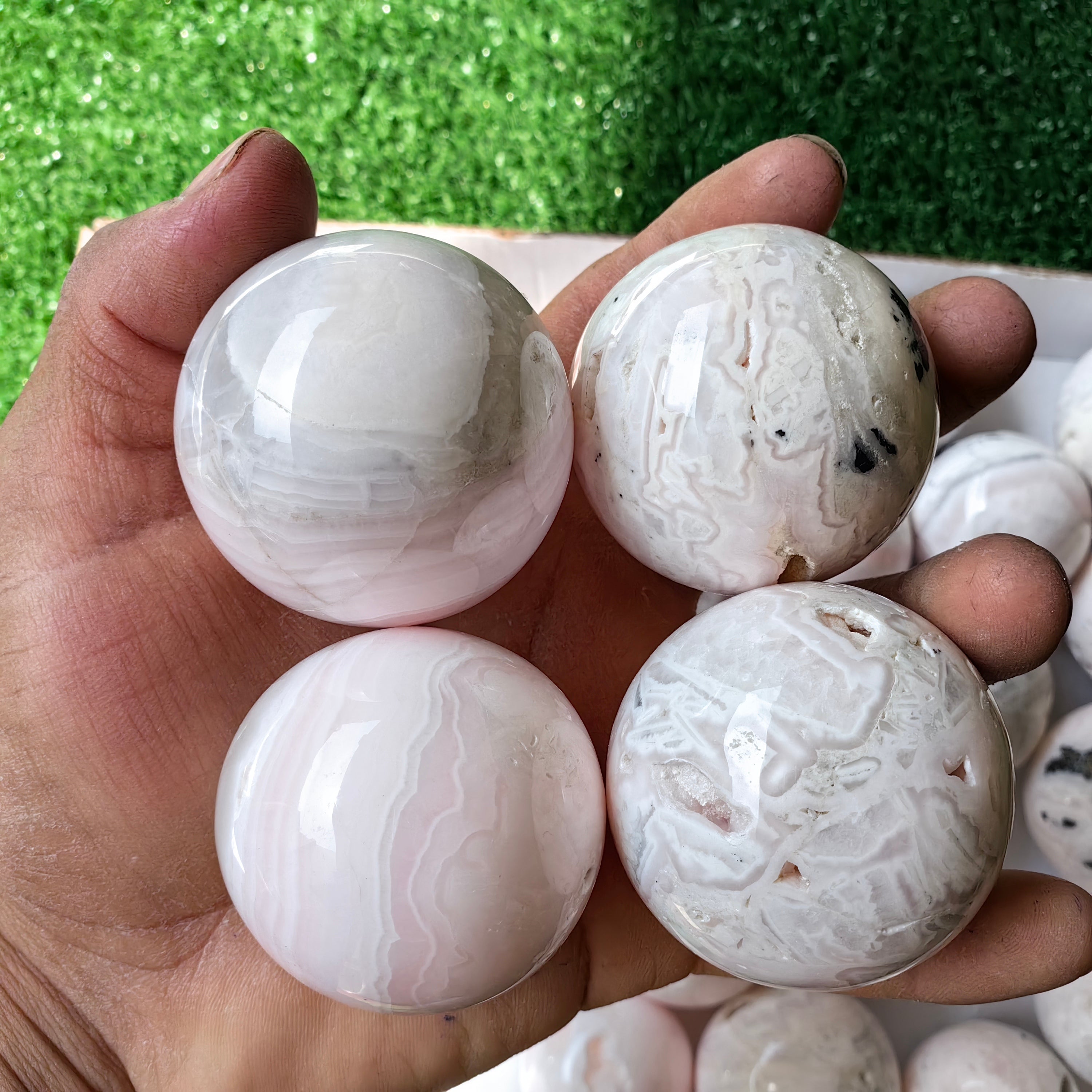 31 pc mangano calcite spheres