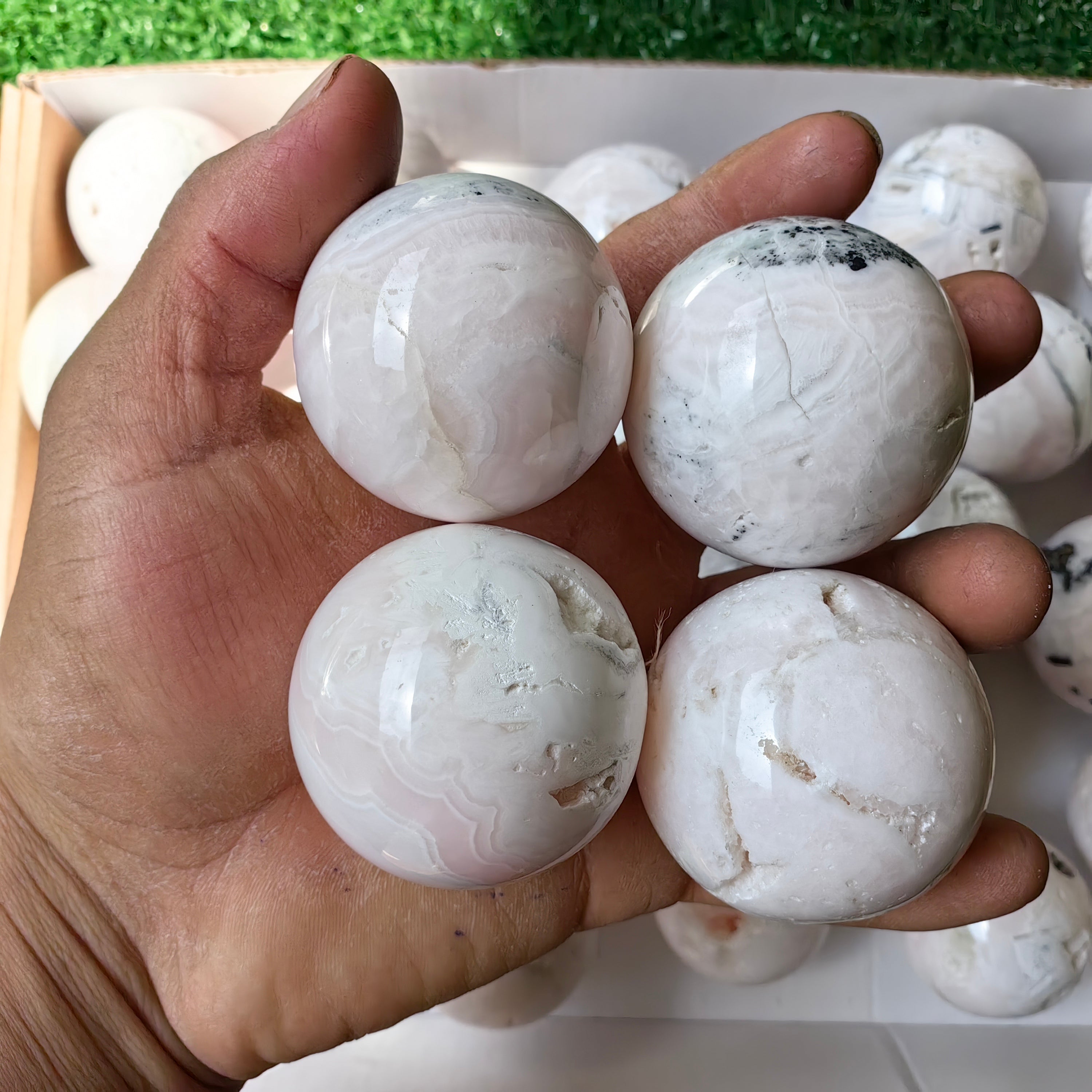 31 pc mangano calcite spheres