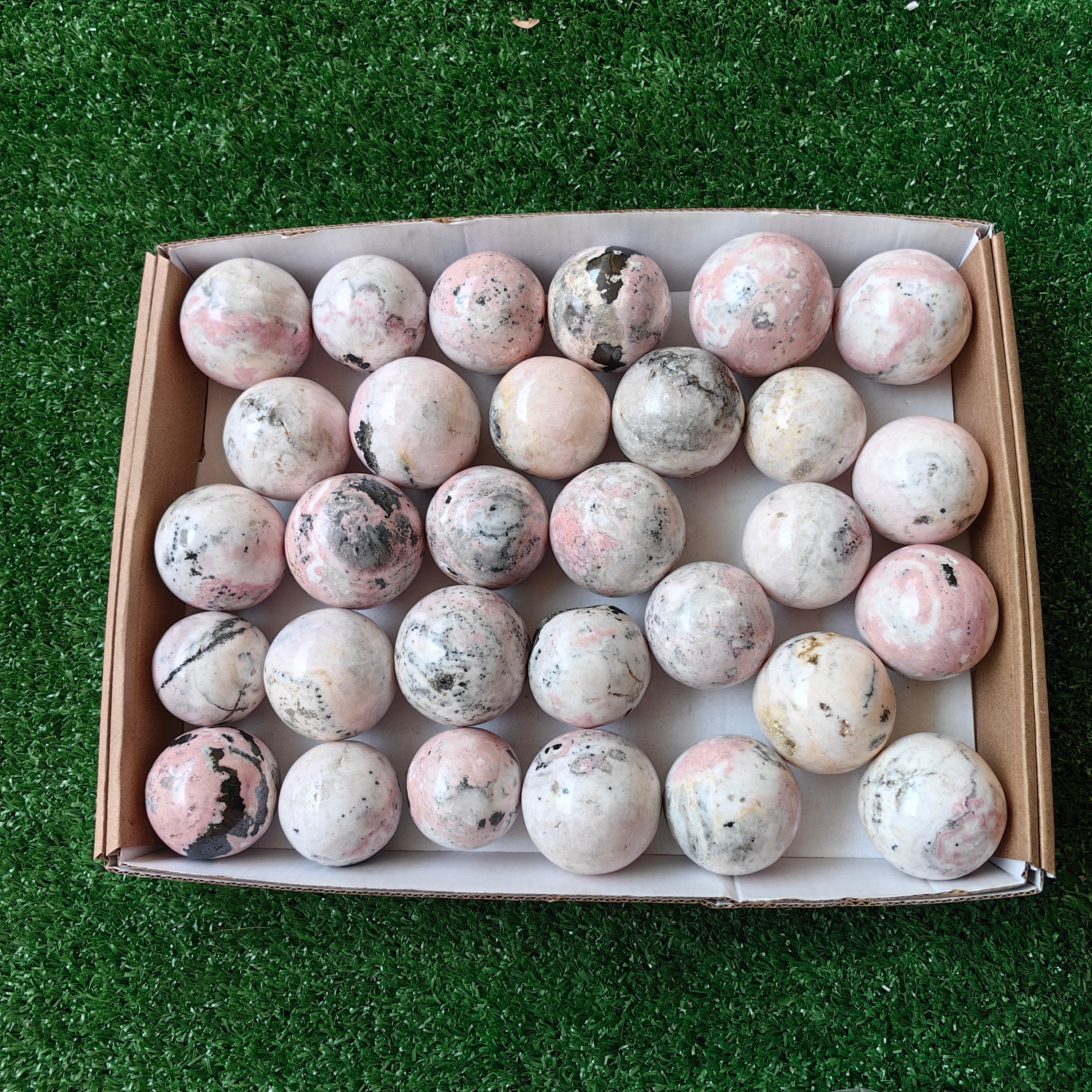 30 pc mangano calcite with rhodonite spheres