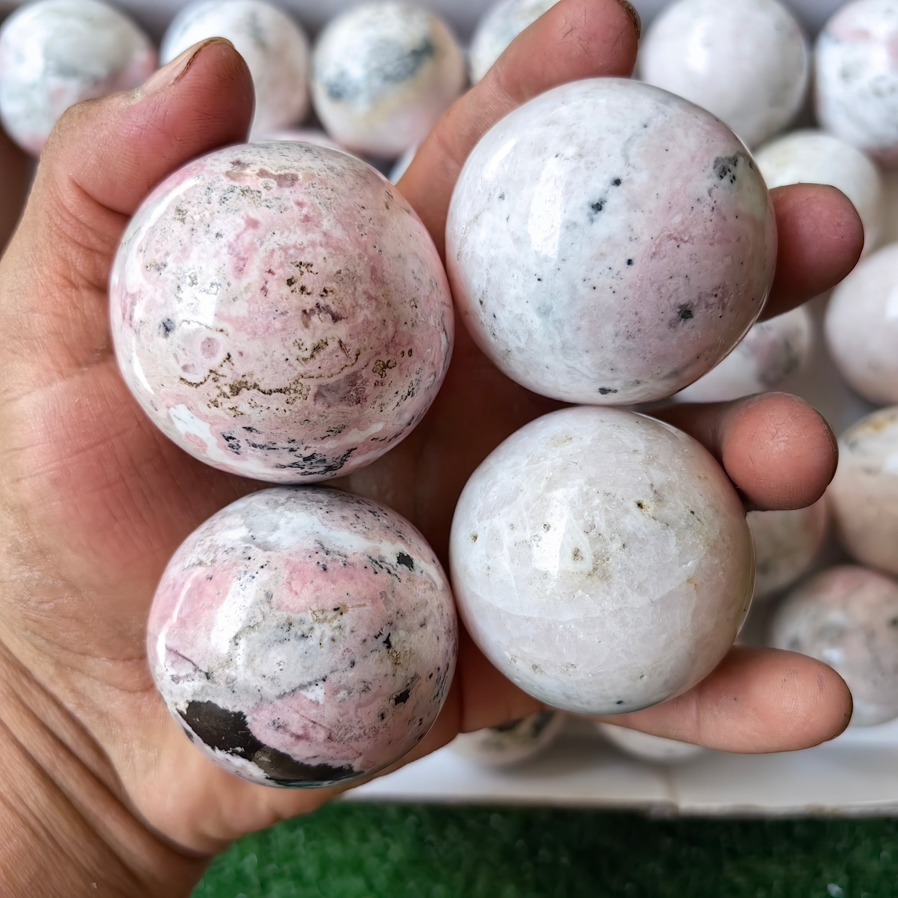 30 pc mangano calcite with rhodonite spheres