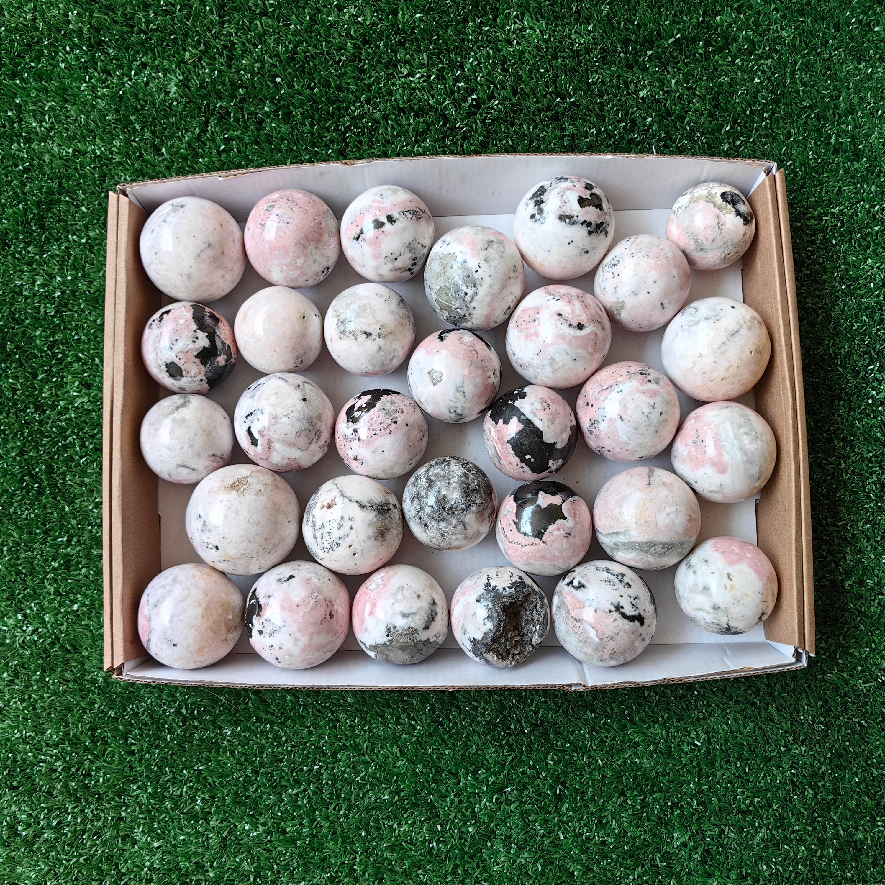 30 pc mangano calcite with rhodonite spheres
