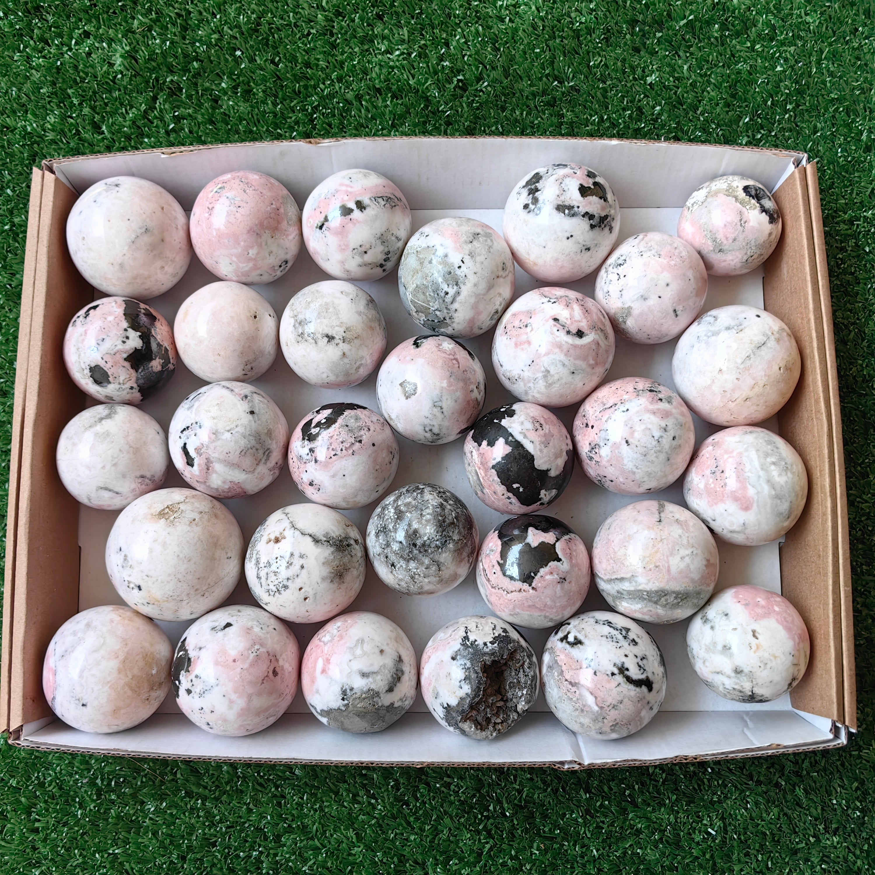 30 pc mangano calcite with rhodonite spheres