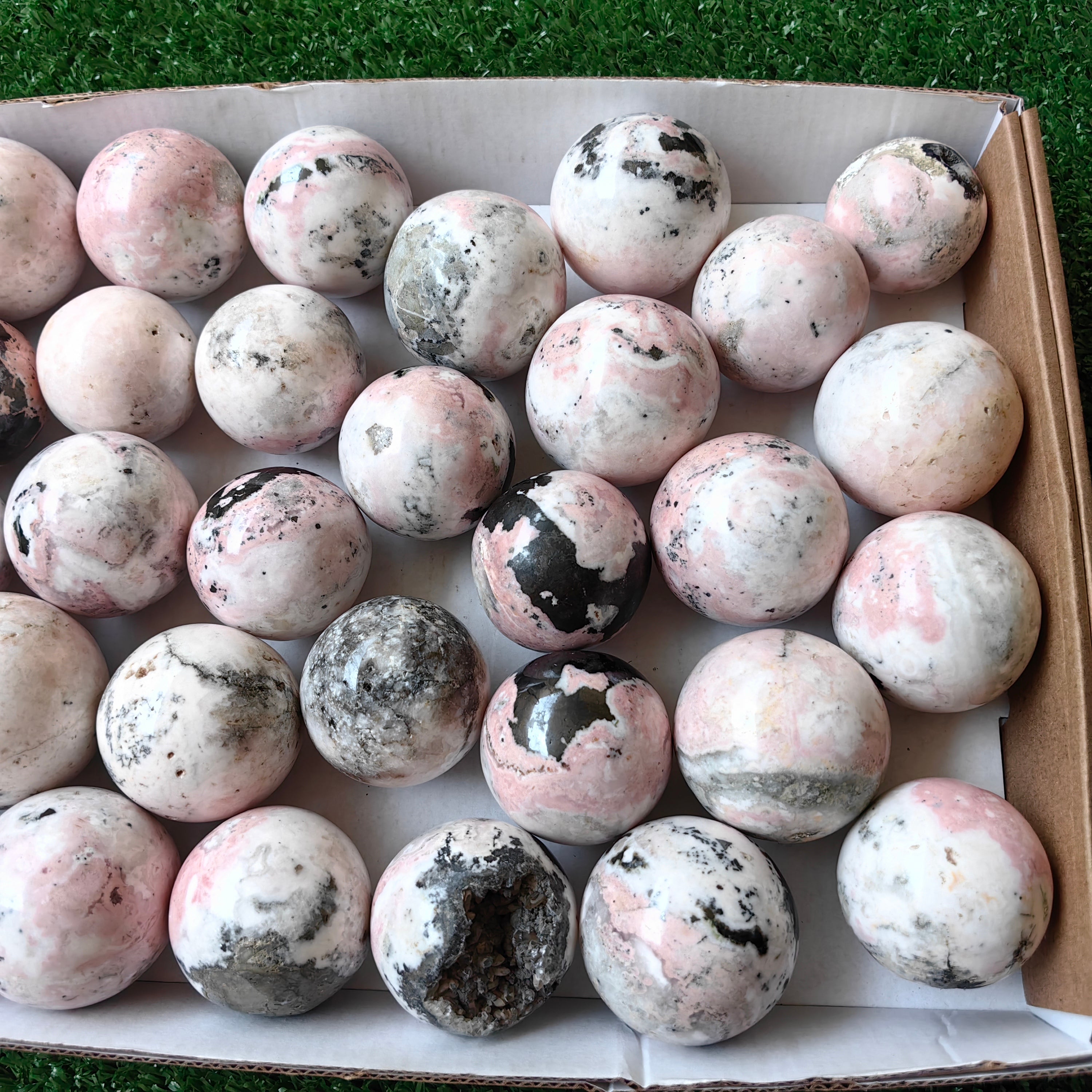30 pc mangano calcite with rhodonite spheres