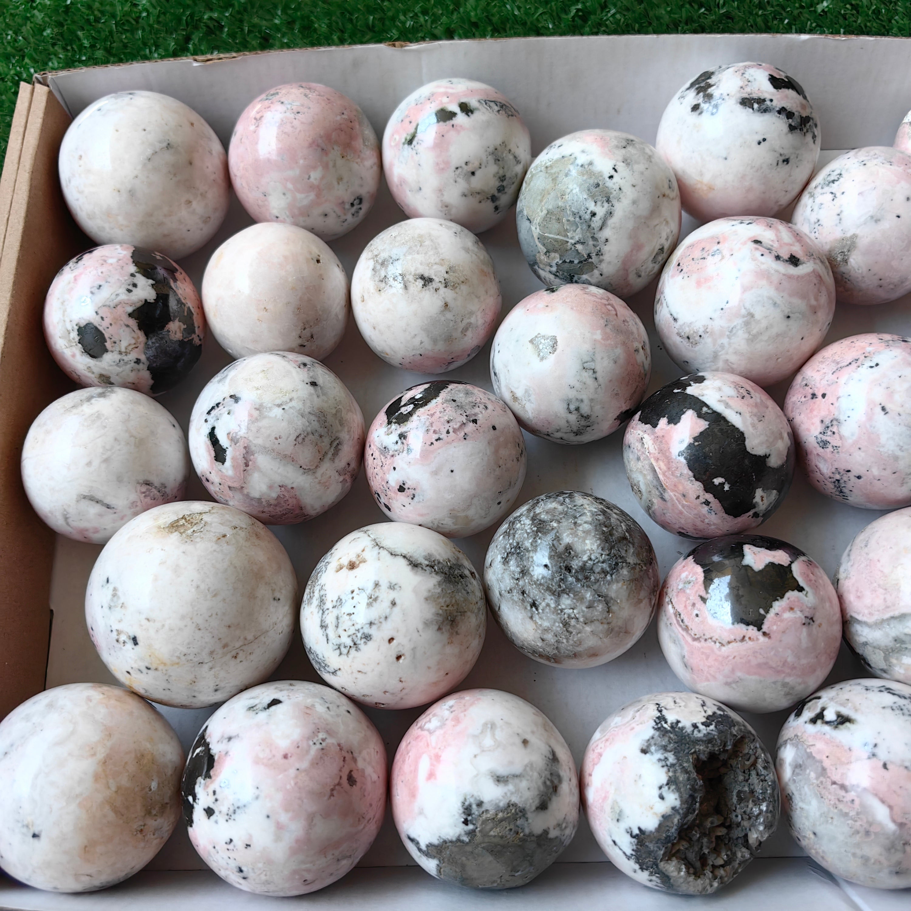 30 pc mangano calcite with rhodonite spheres