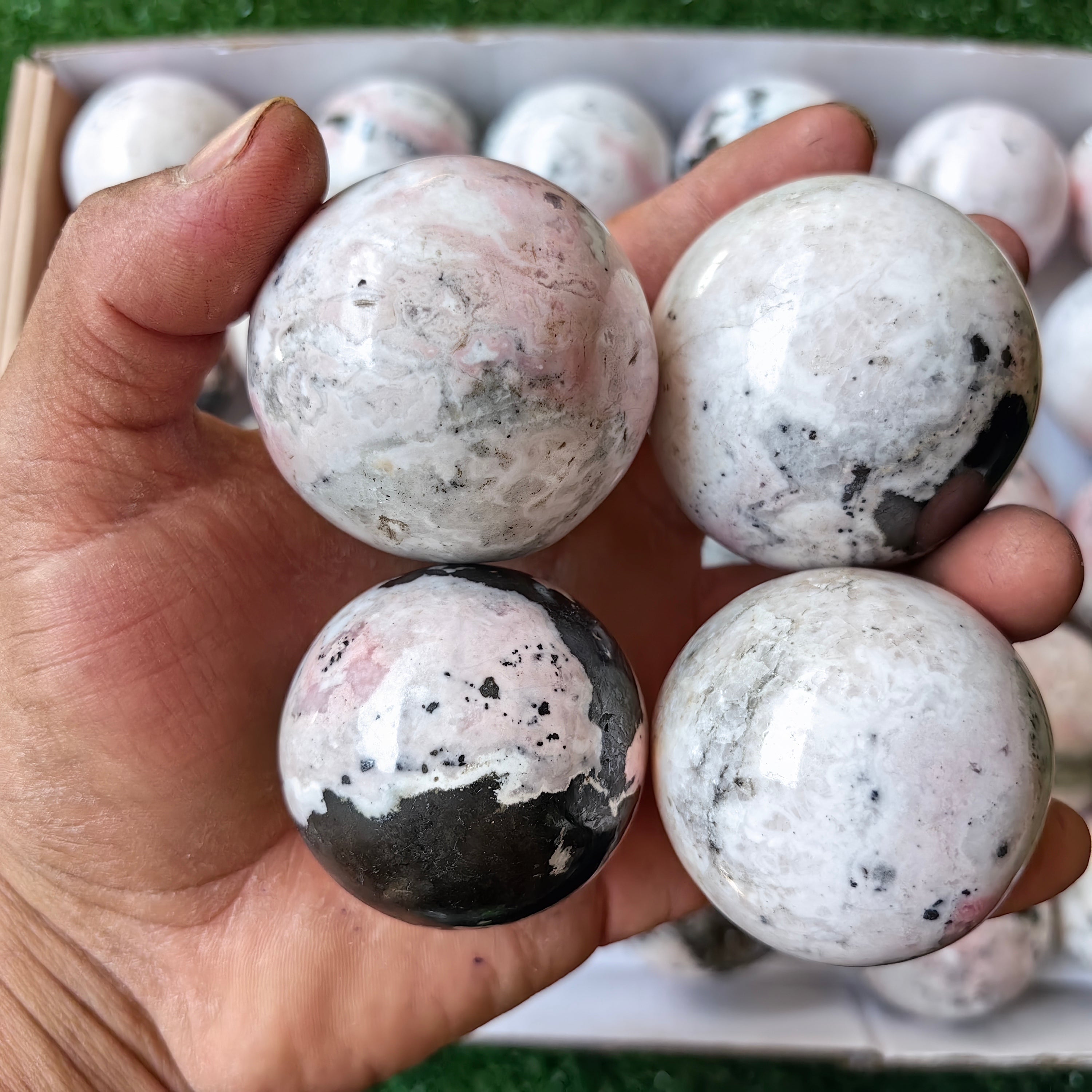 30 pc mangano calcite with rhodonite spheres