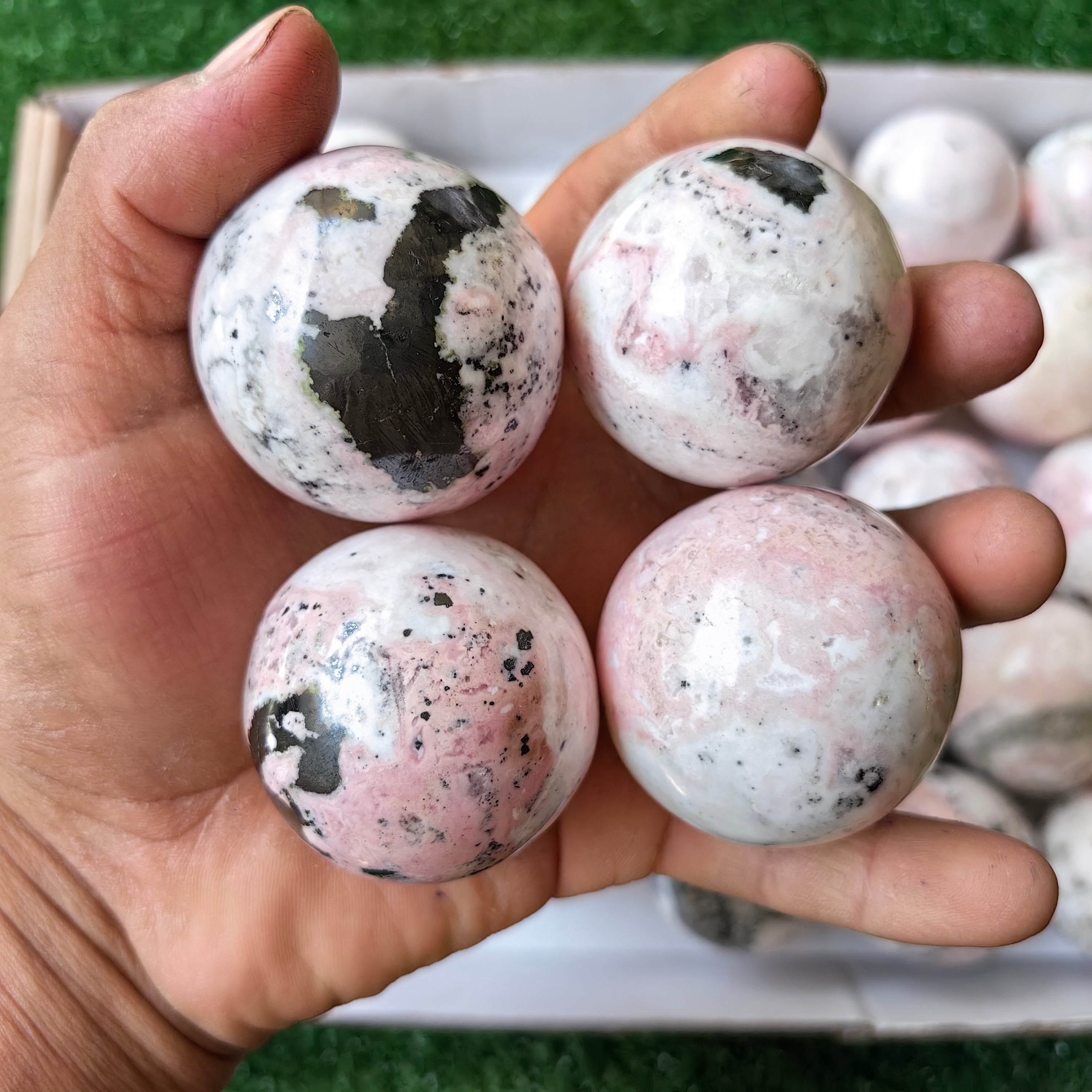 30 pc mangano calcite with rhodonite spheres