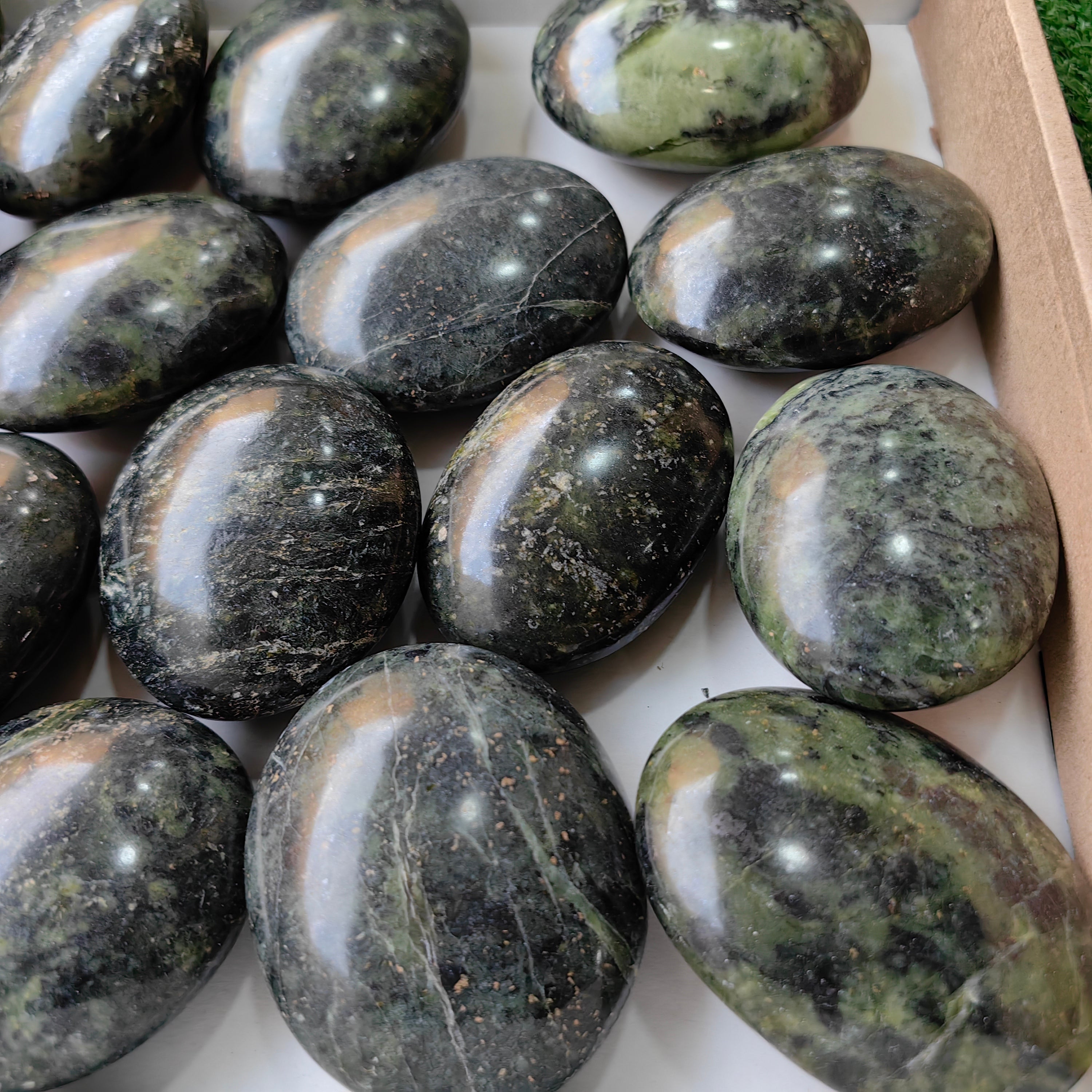 27 pc nephrite egg & palms