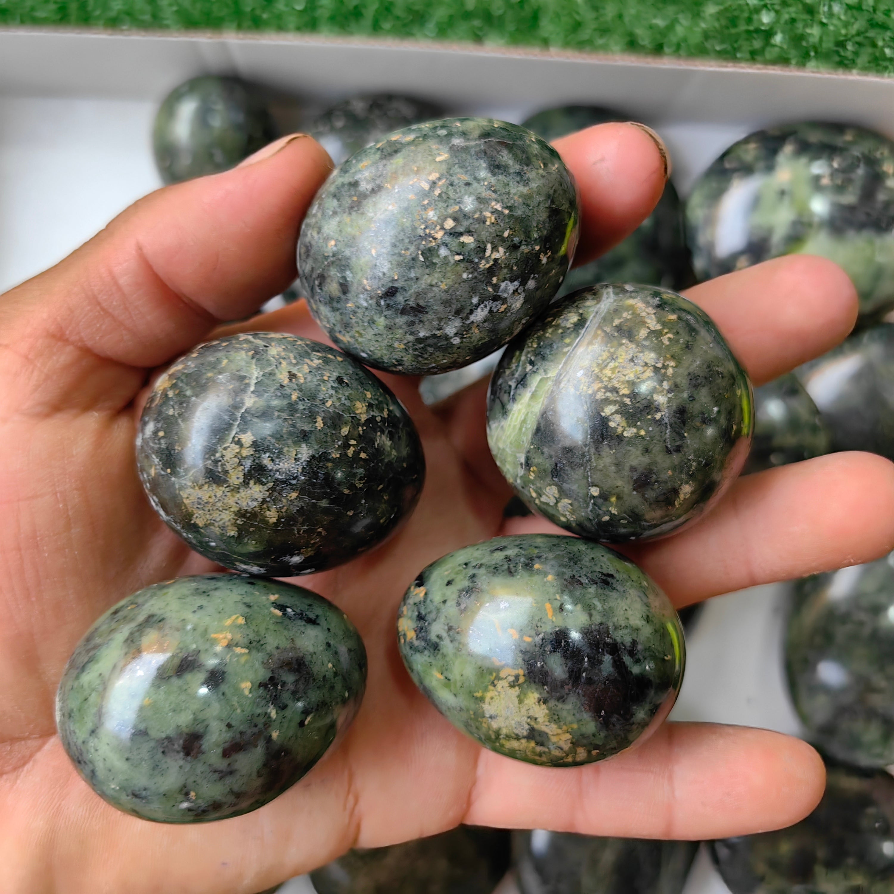 27 pc nephrite egg & palms