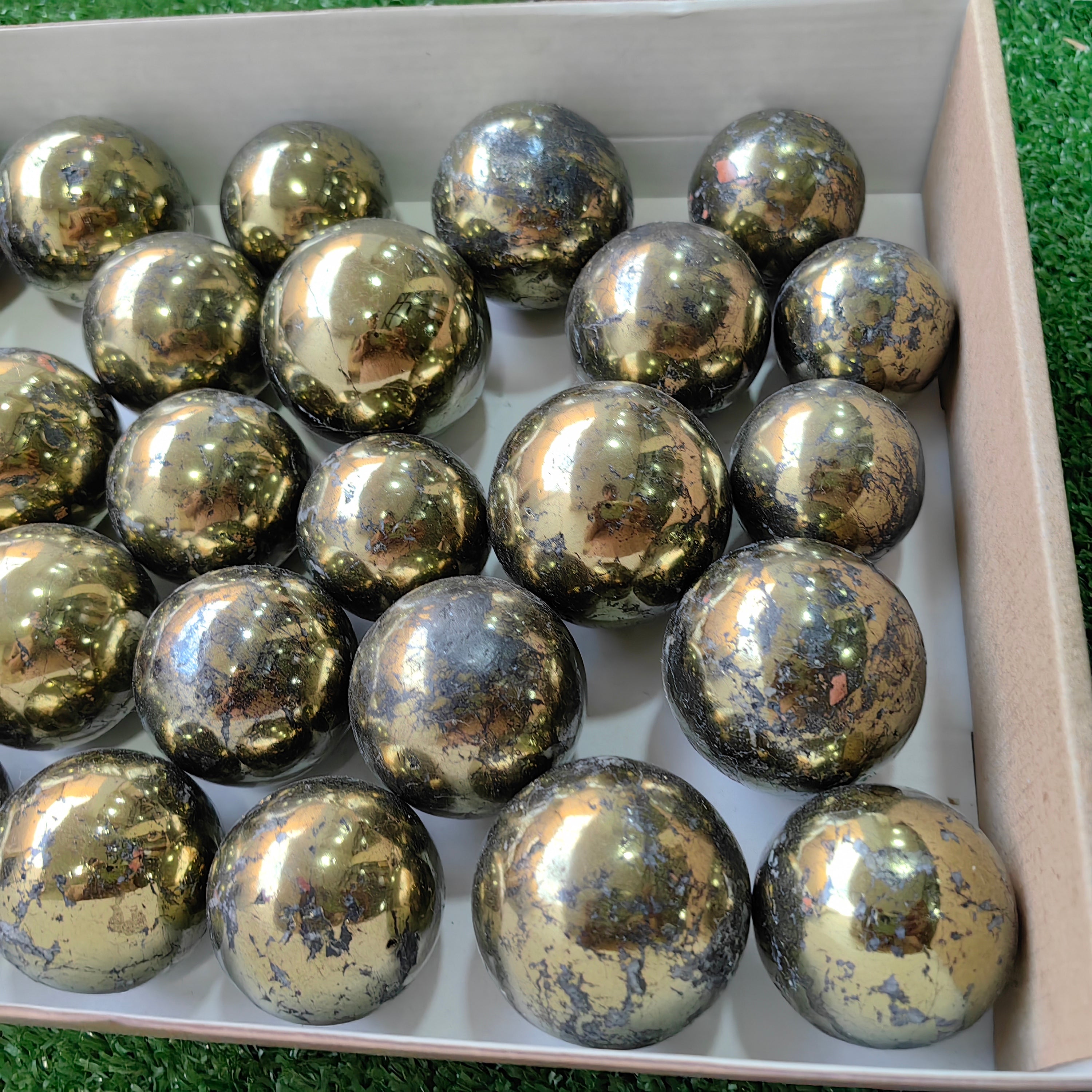 26 pc chalcopyrite spheres