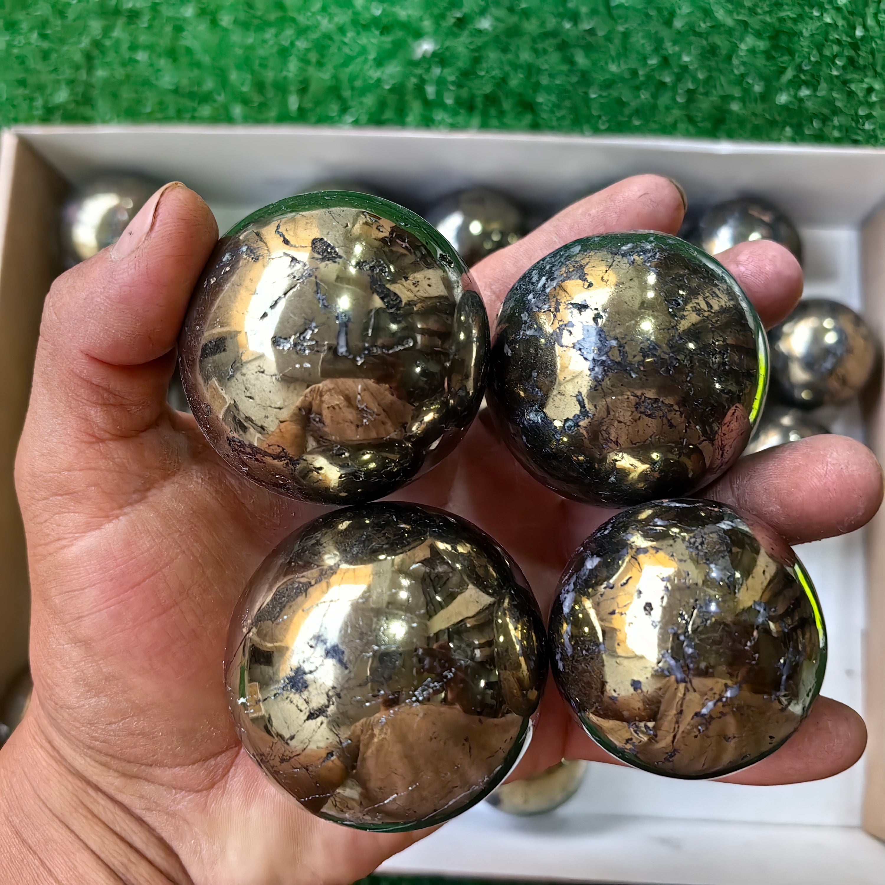26 pc chalcopyrite spheres