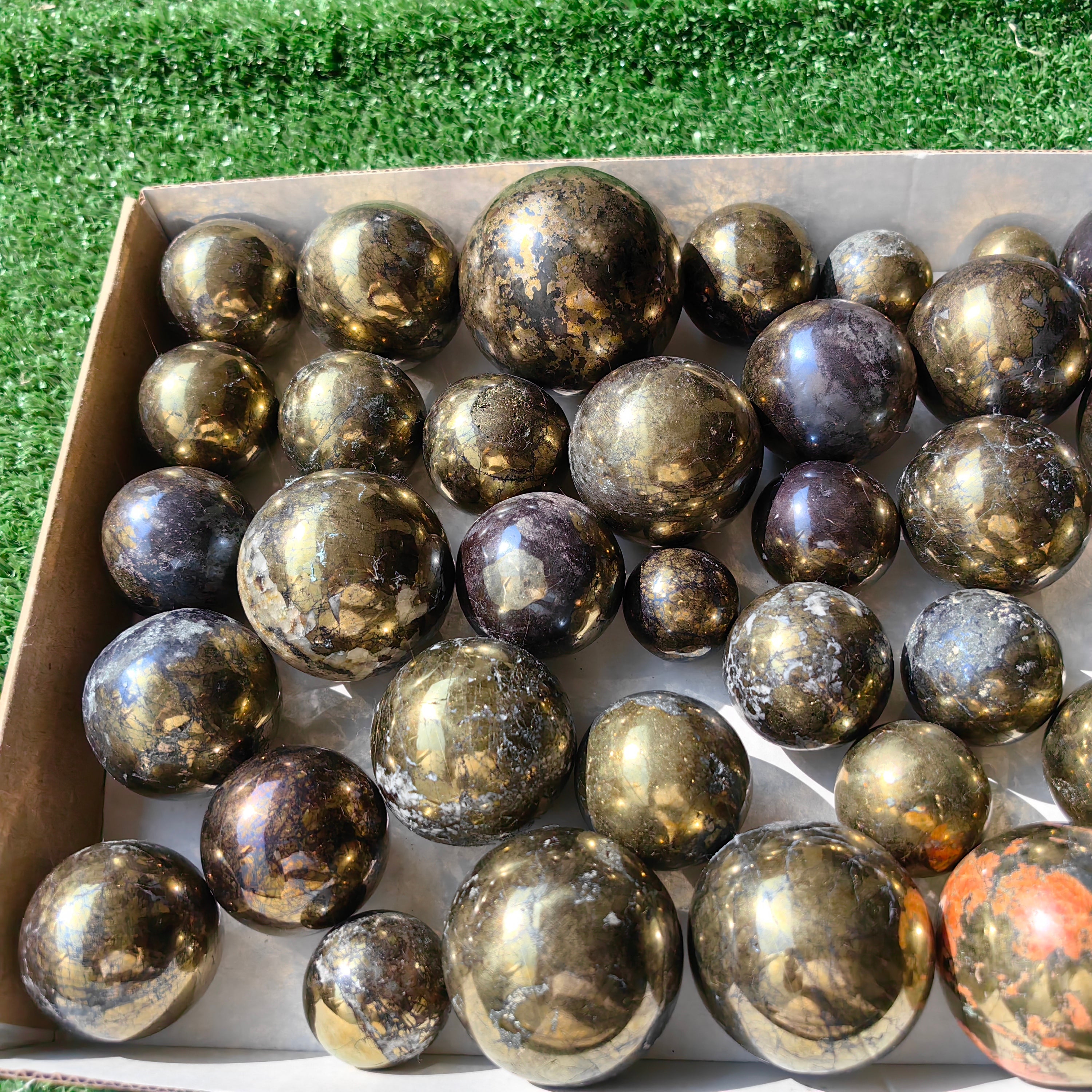 35 pc chalcopyrite with covellite spheres