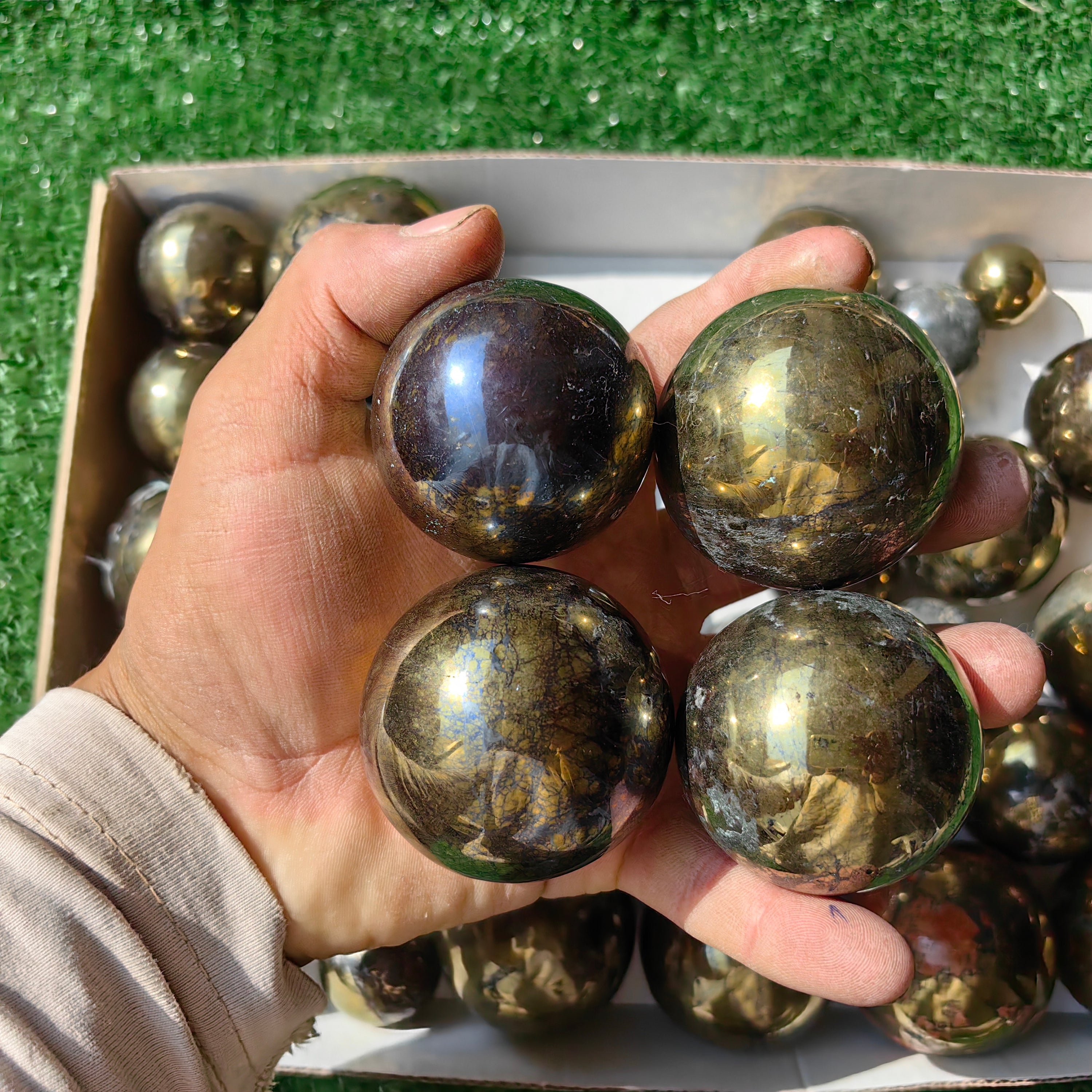 35 pc chalcopyrite with covellite spheres