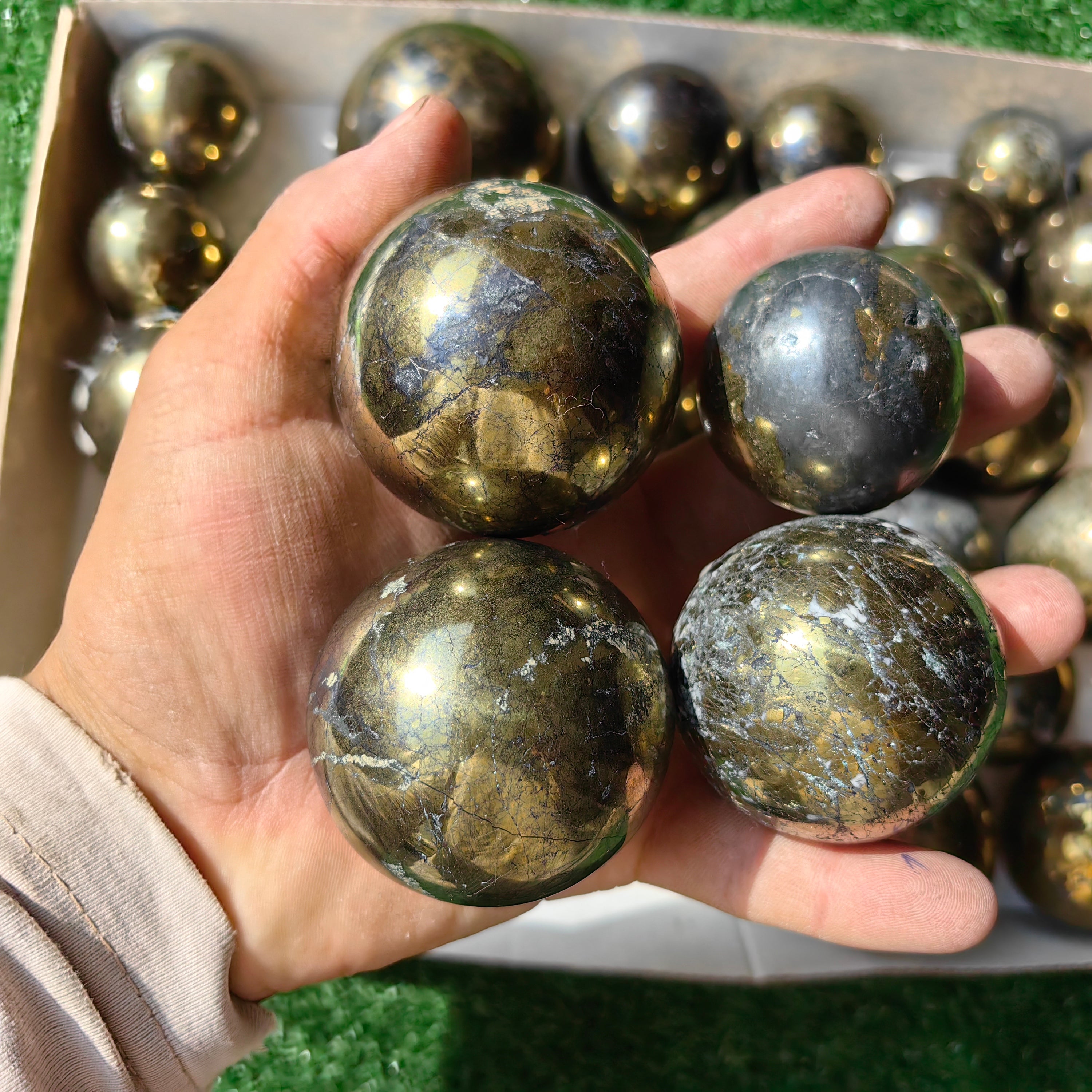 35 pc chalcopyrite with covellite spheres