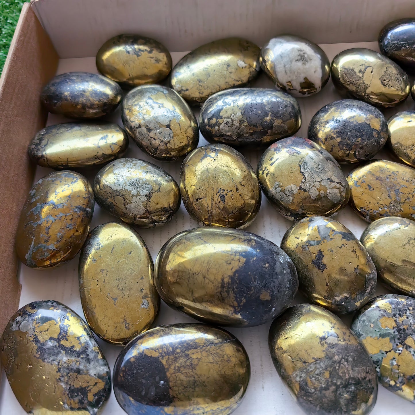 35 pc chalcopyrite with covellite palms