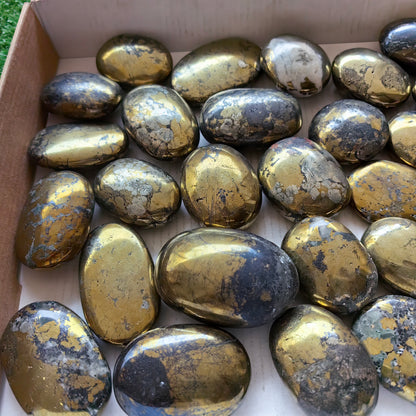 35 pc chalcopyrite with covellite palms