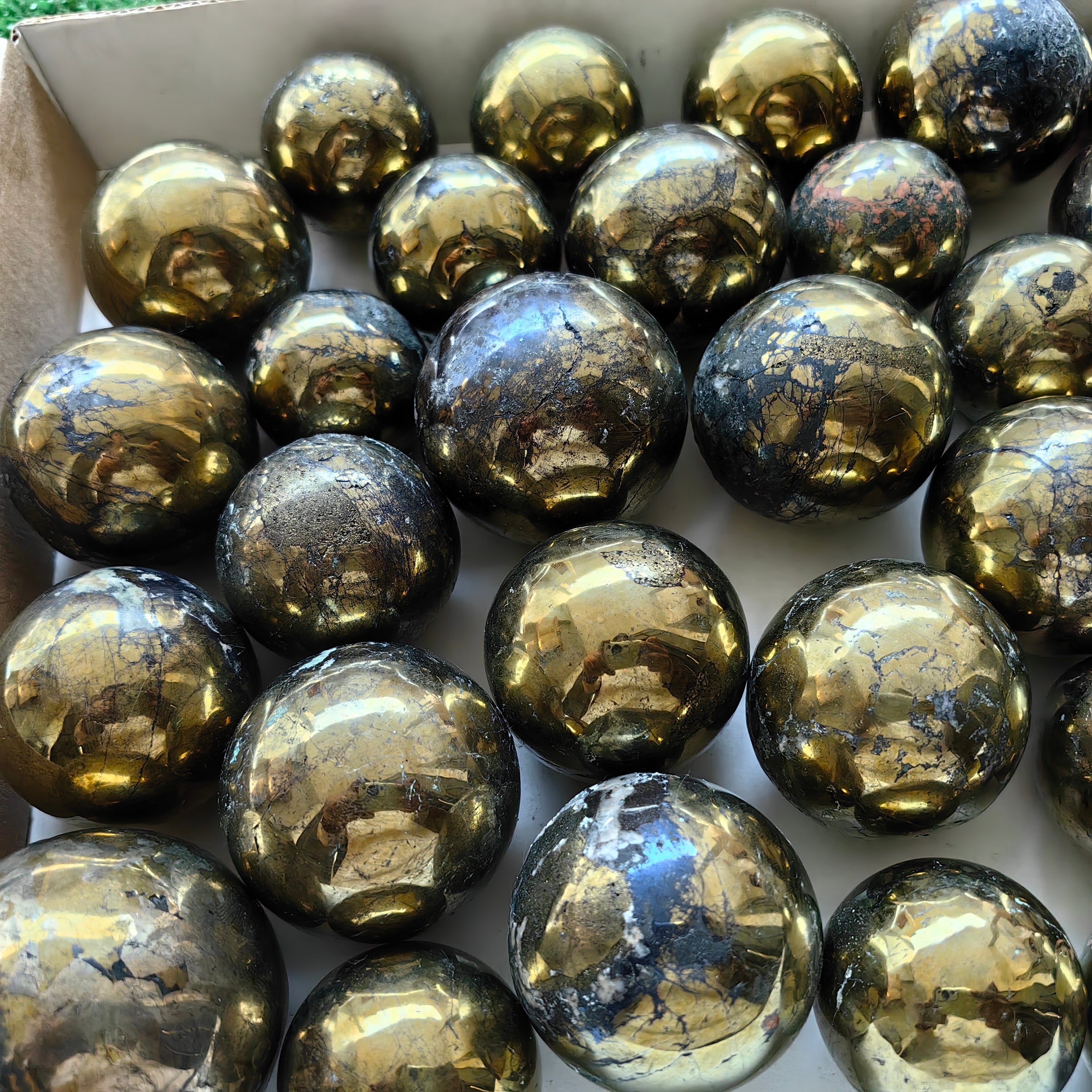 35 pc chalcopyrite with covellite spheres