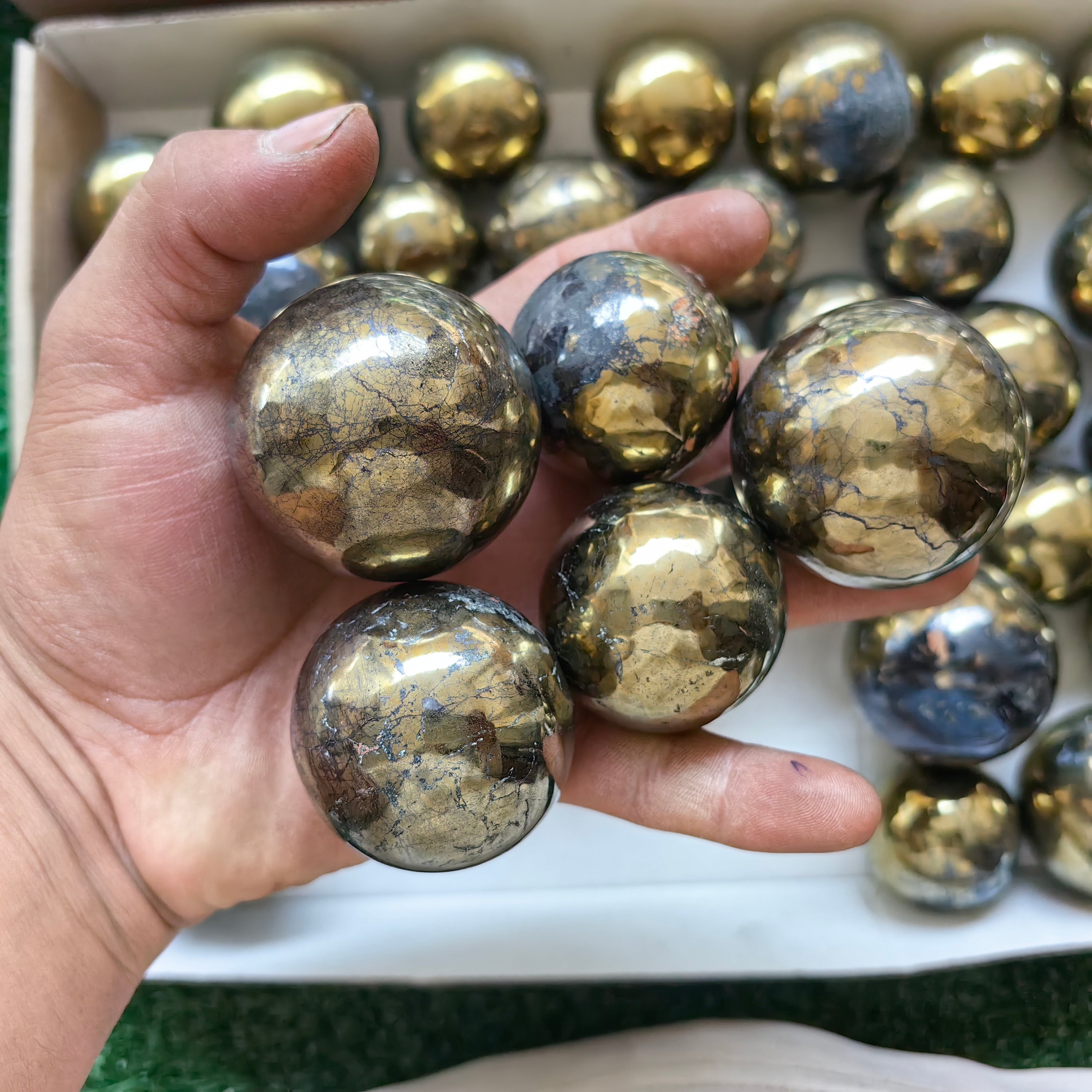 35 pc chalcopyrite with covellite spheres