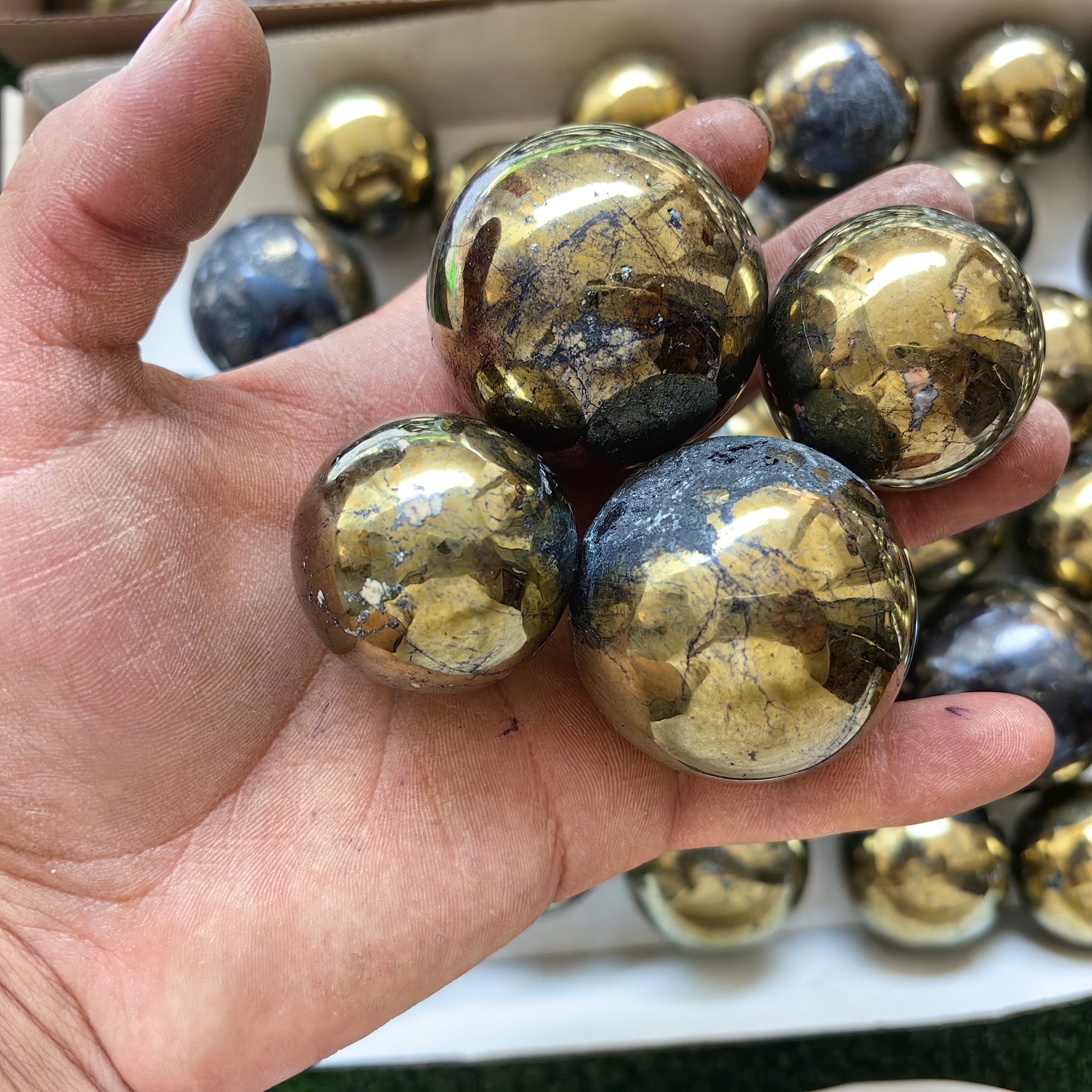 35 pc chalcopyrite with covellite spheres