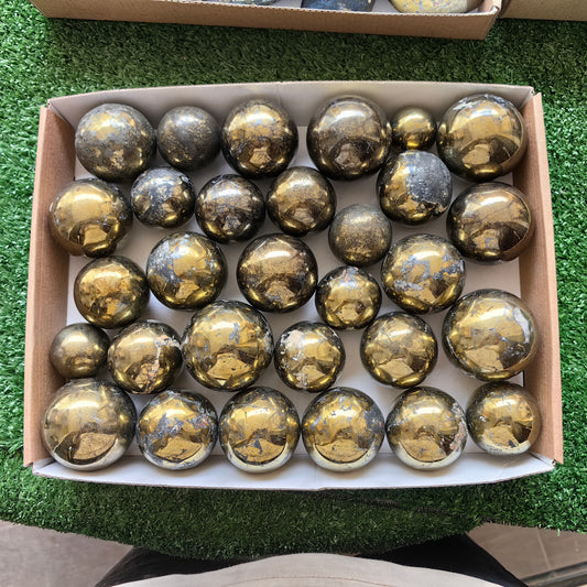 30 pc chalcopyrite with covellite spheres