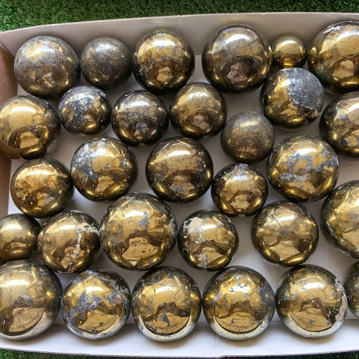 30 pc chalcopyrite with covellite spheres