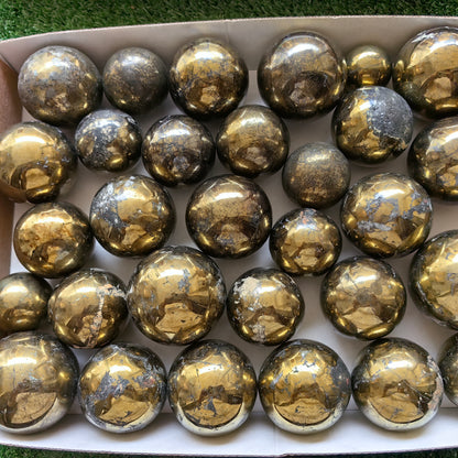 30 pc chalcopyrite with covellite spheres