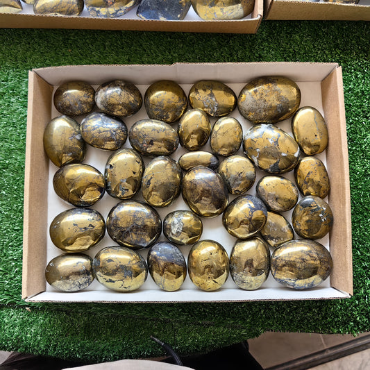 32 pc chalcopyrite with covellite palms