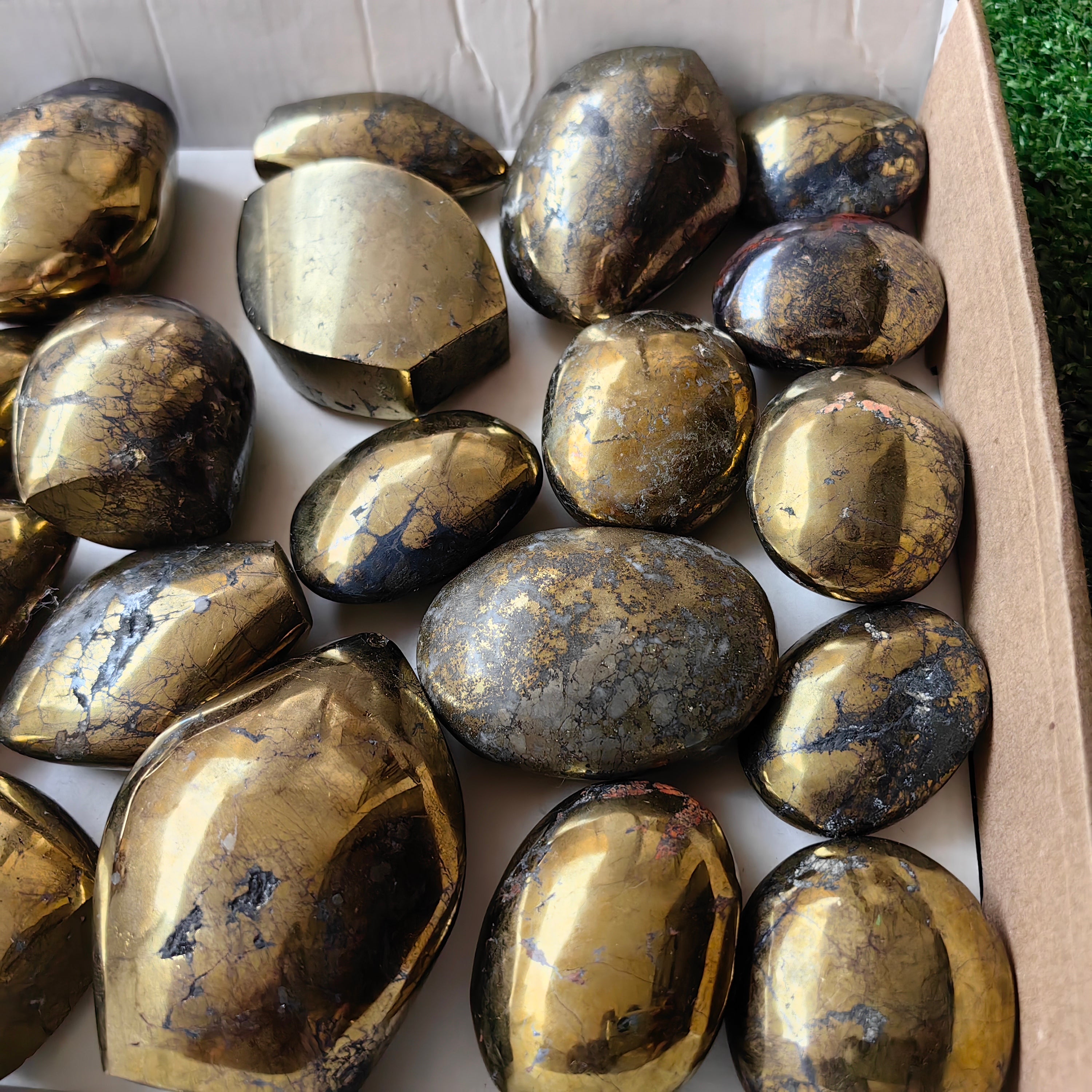 25 pc chalcopyrite with covellite palms & free forms
