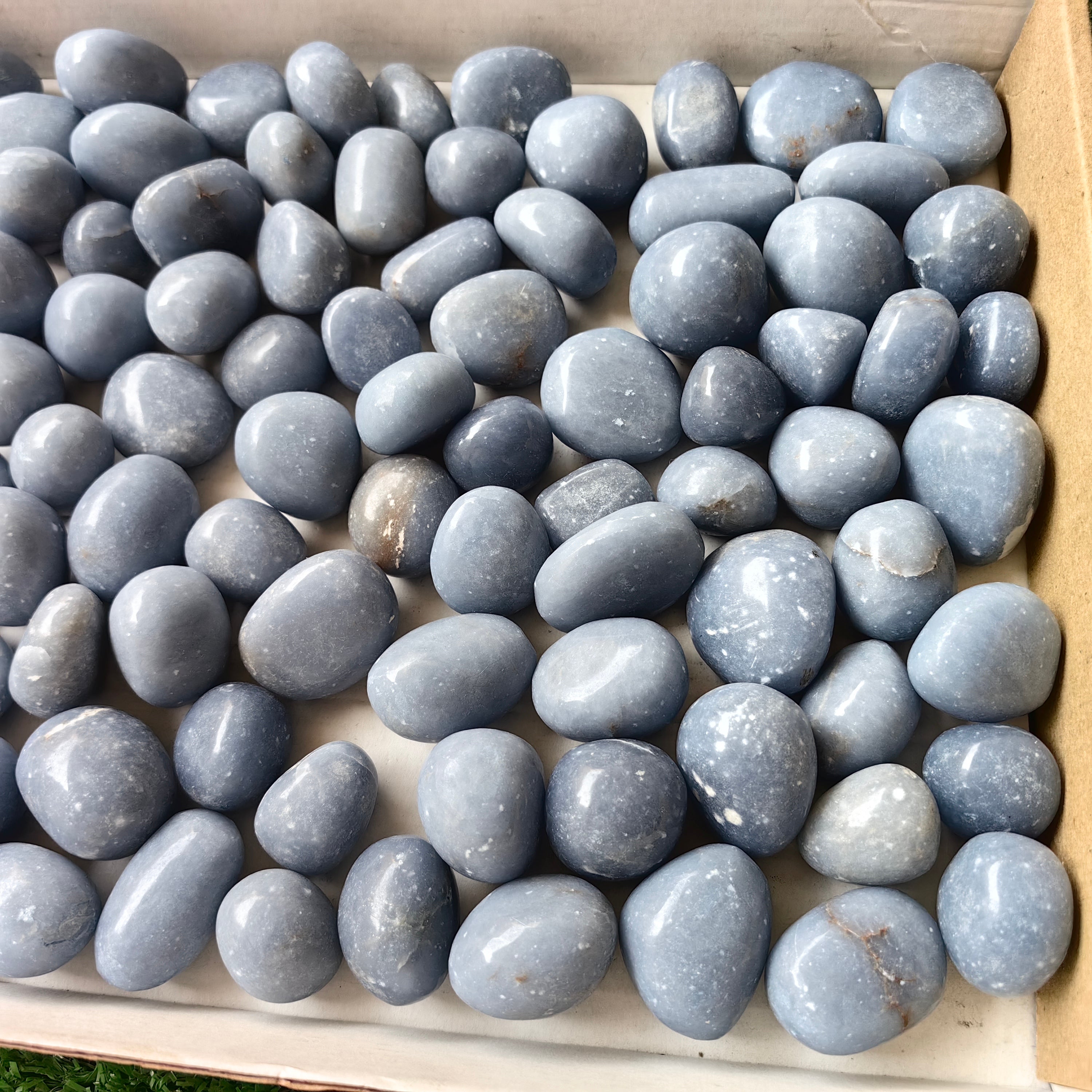 2 kg tumbled angelite