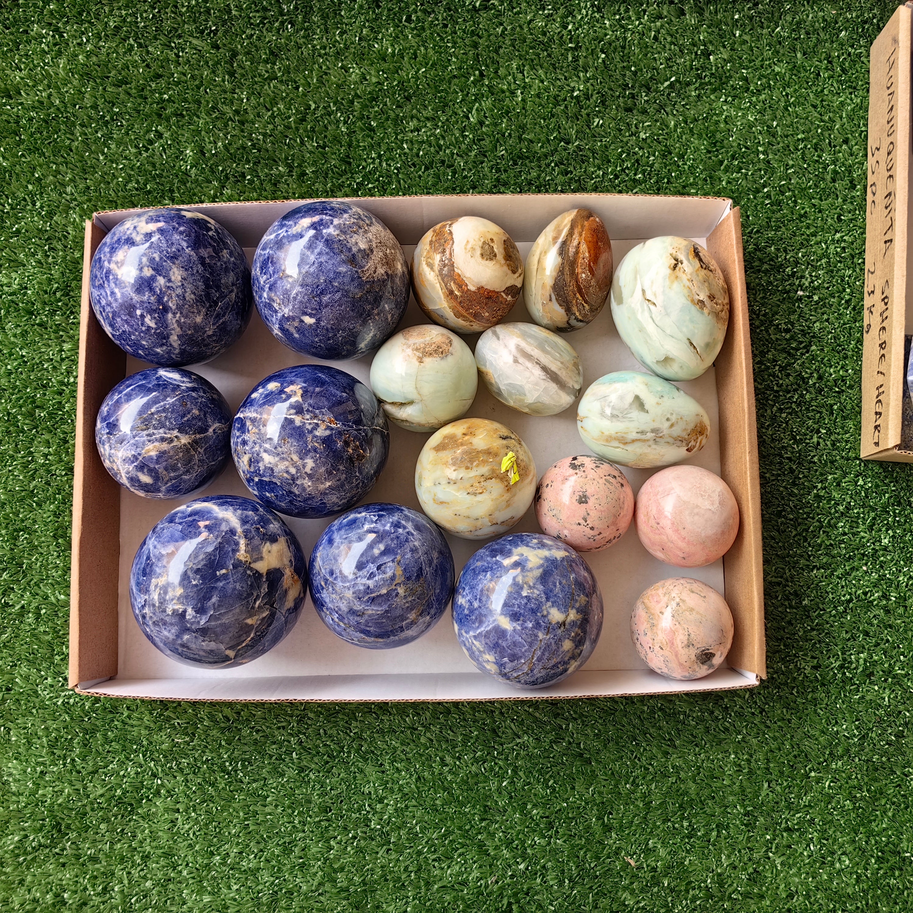 17 pc mixted spheres sodalite, rhodonite & blue opal
