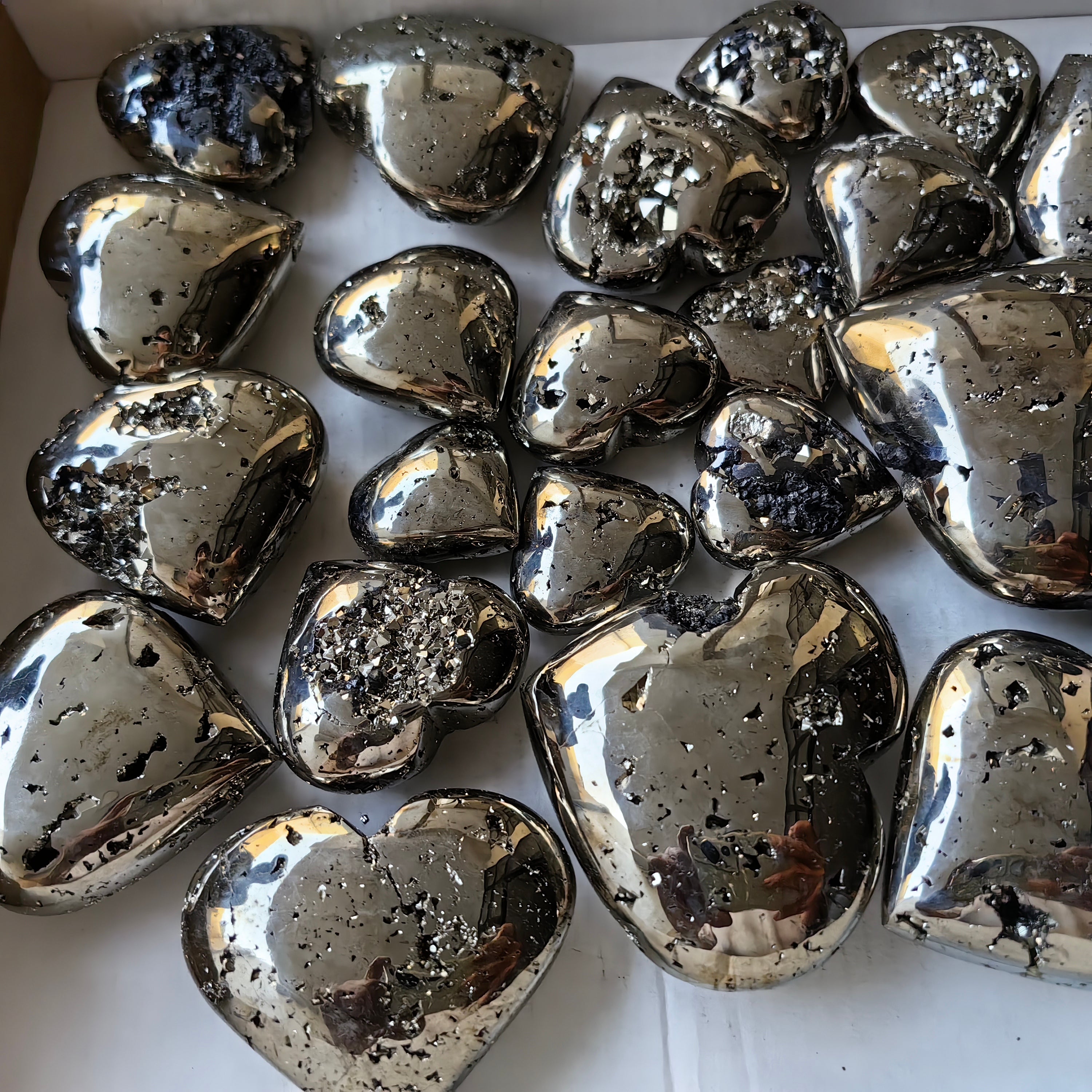28 pc pyrite hearts with octactahedral & sphalerite drusy