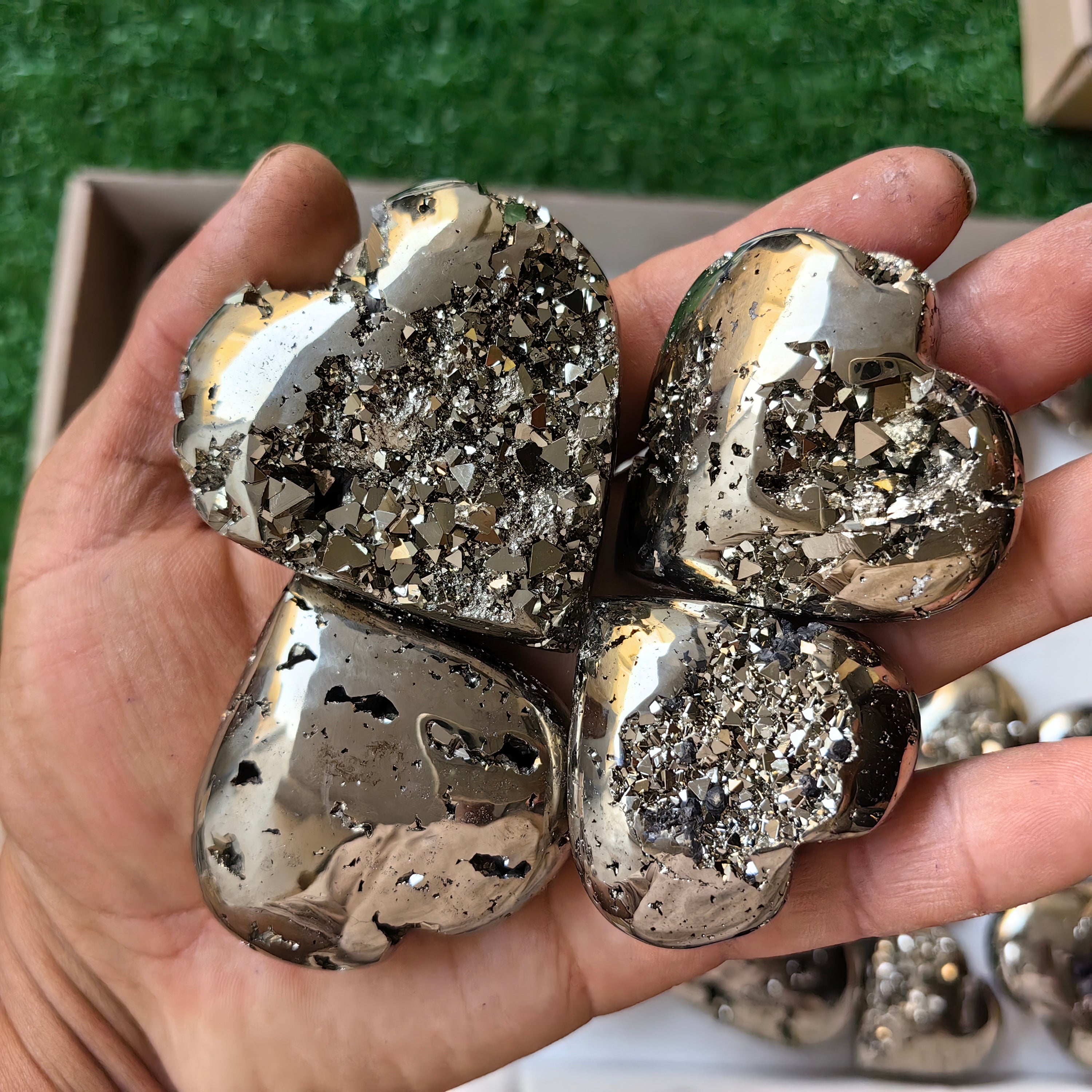 28 pc pyrite hearts with octactahedral & sphalerite drusy