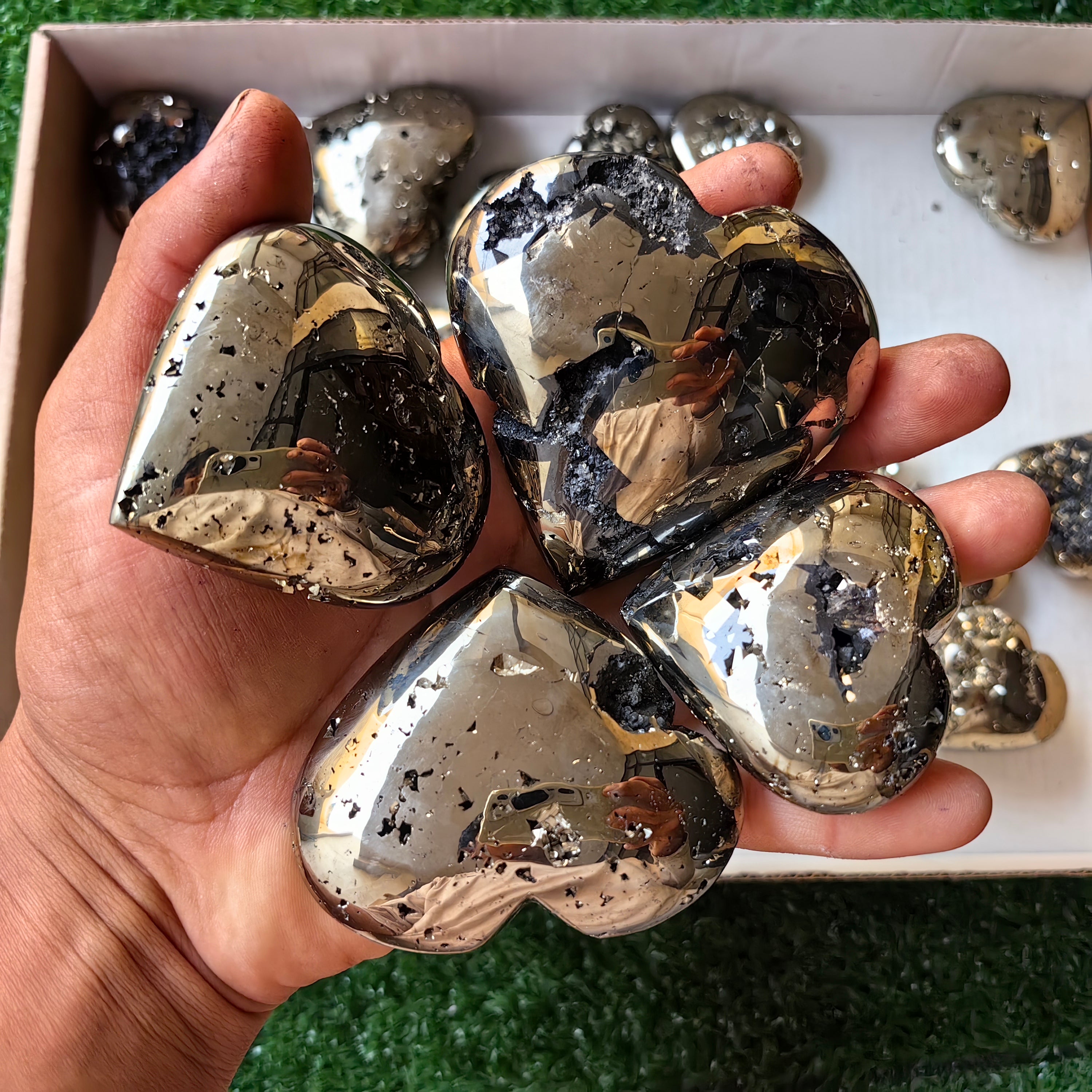 28 pc pyrite hearts with octactahedral & sphalerite drusy