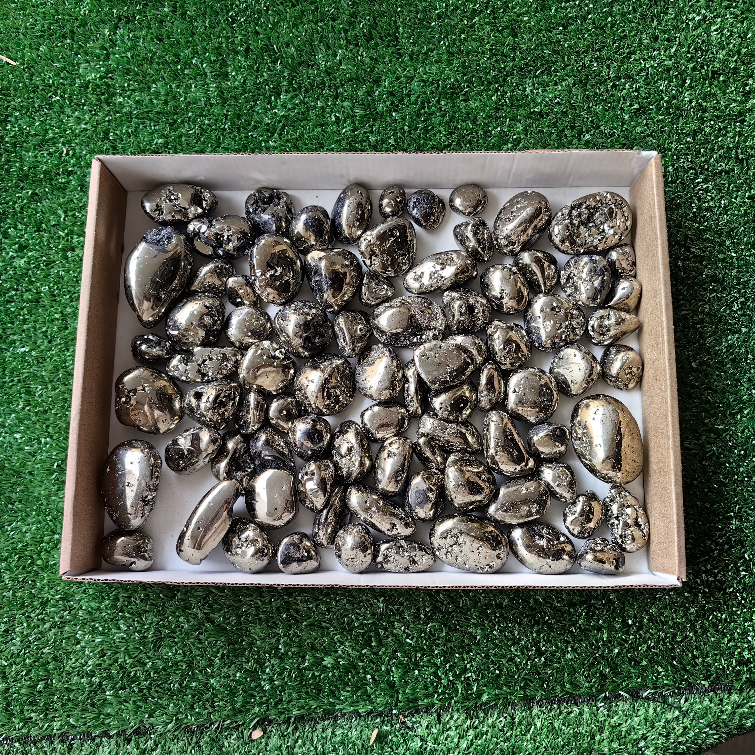 82 pc pyrite tumbled with octactahedral & sphalerite drusy