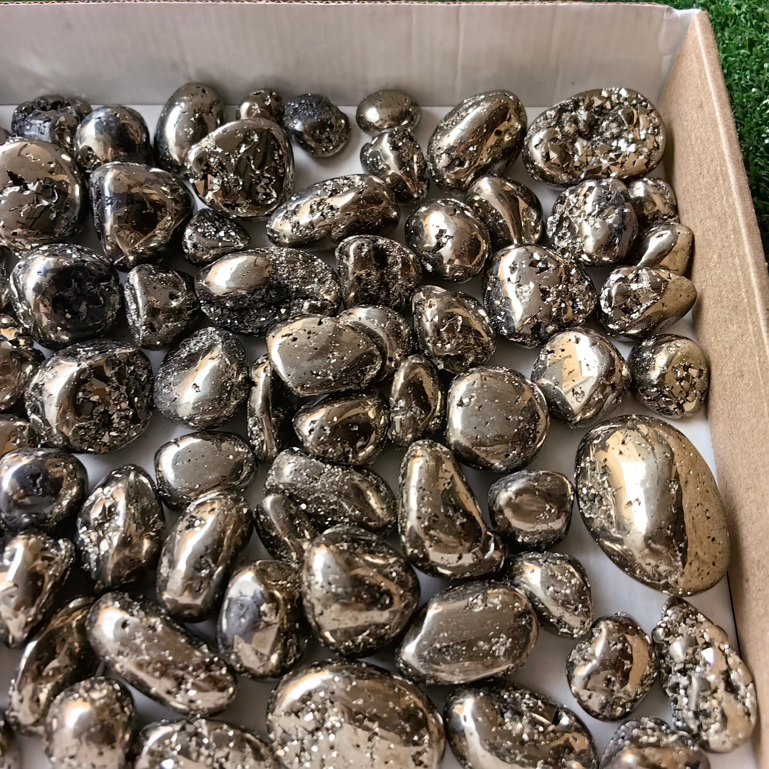82 pc pyrite tumbled with octactahedral & sphalerite drusy