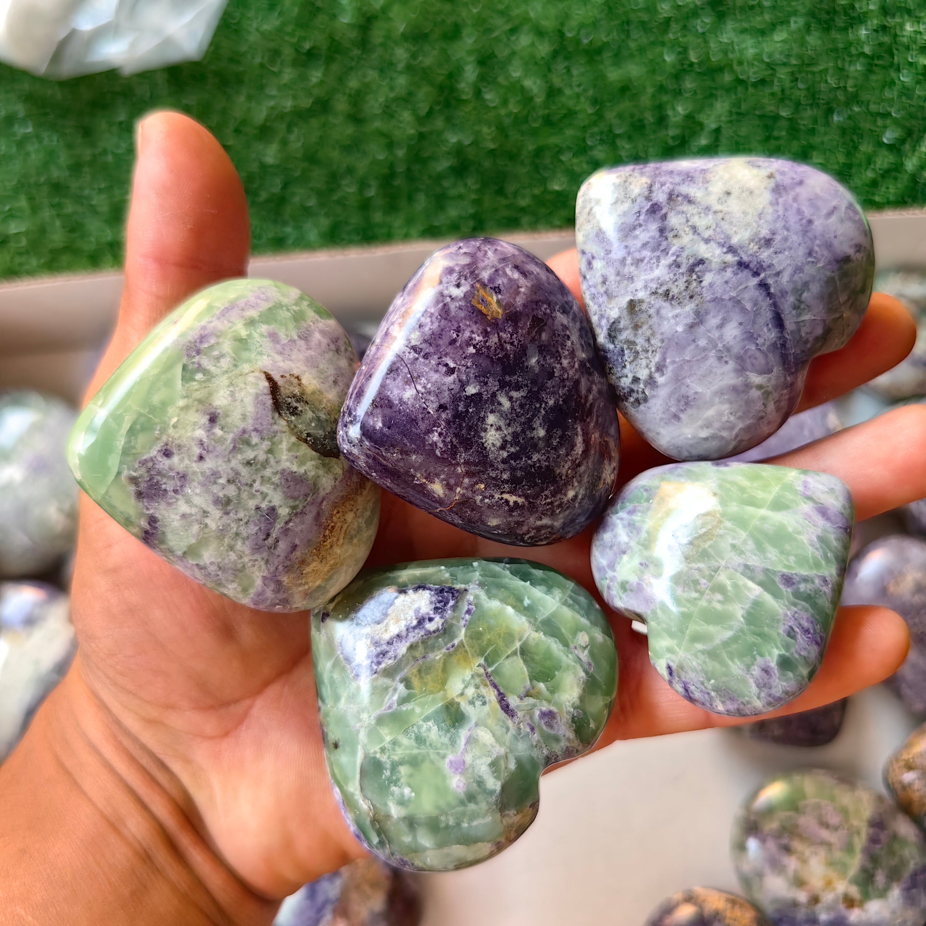 28 pc bolivianite hearts & palms