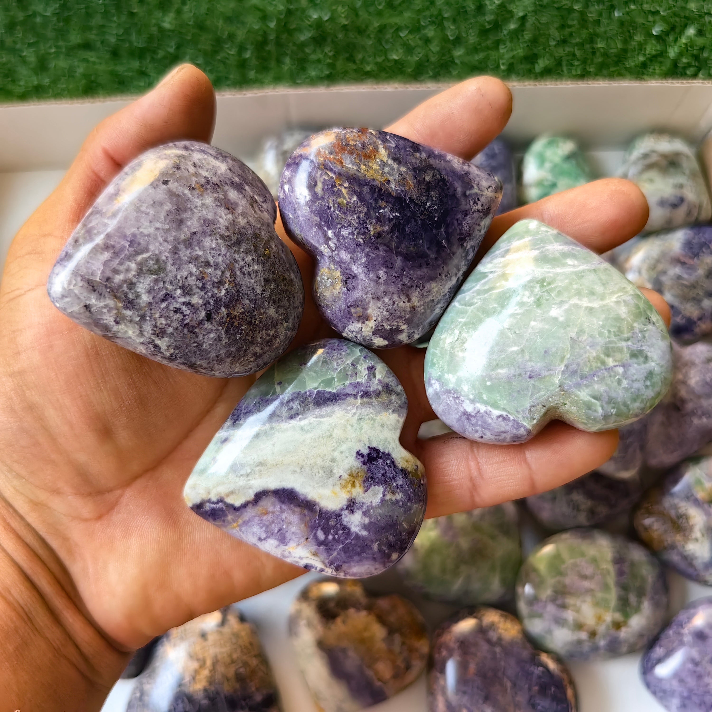 28 pc bolivianite hearts & palms